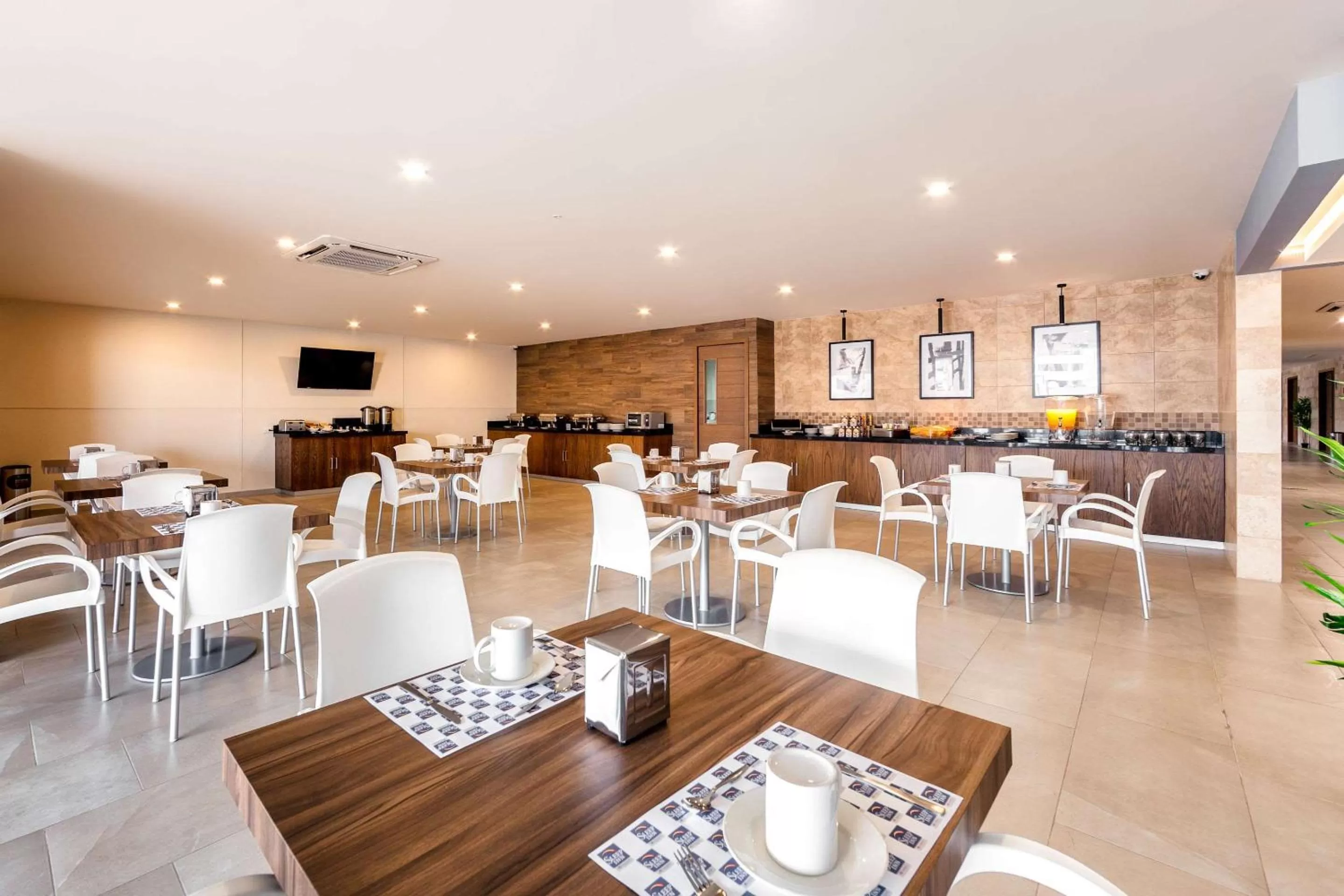Restaurant/places to eat in Sleep Inn Villahermosa