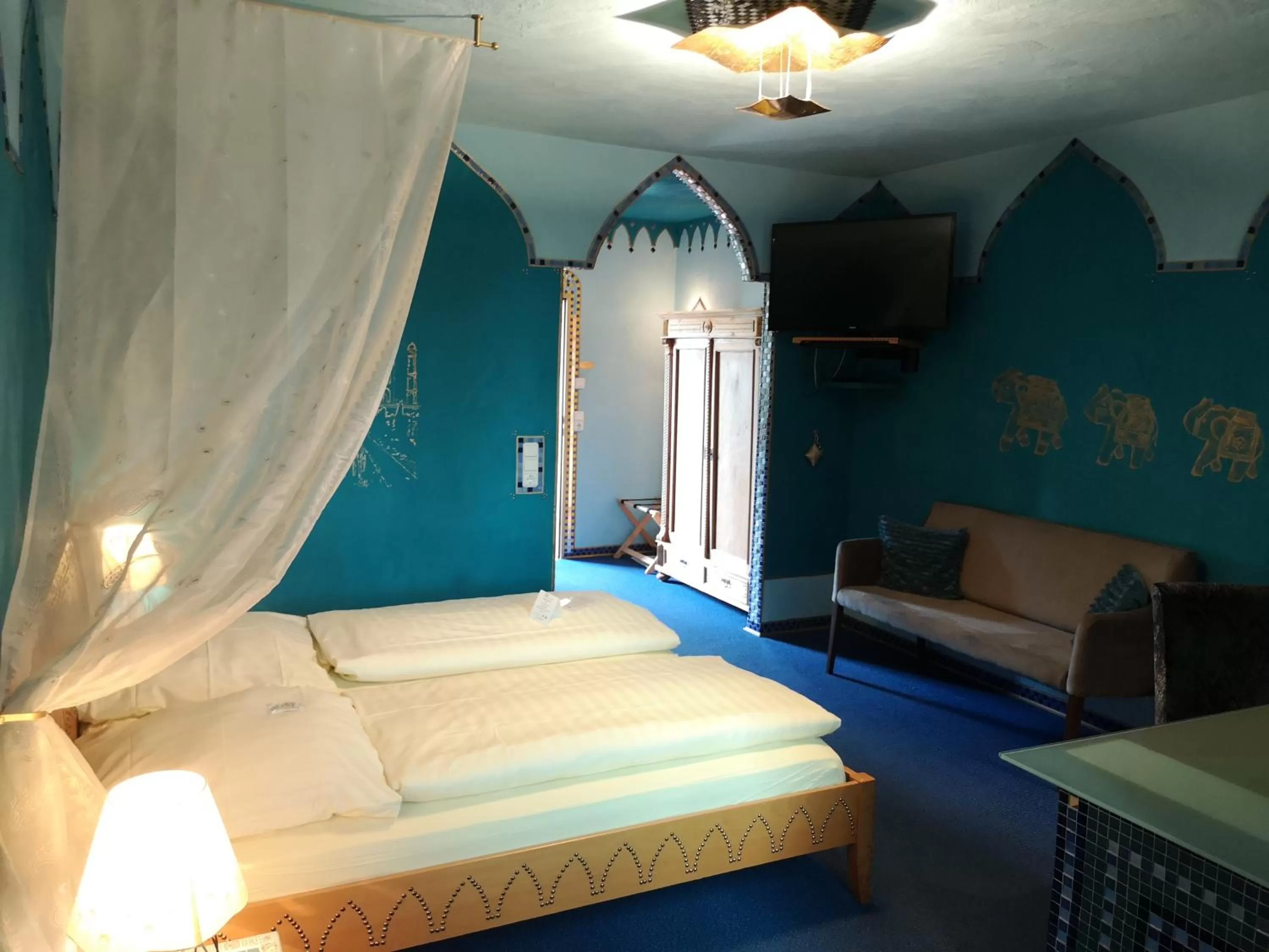 Bed in Hotel Goldflair am Rathaus