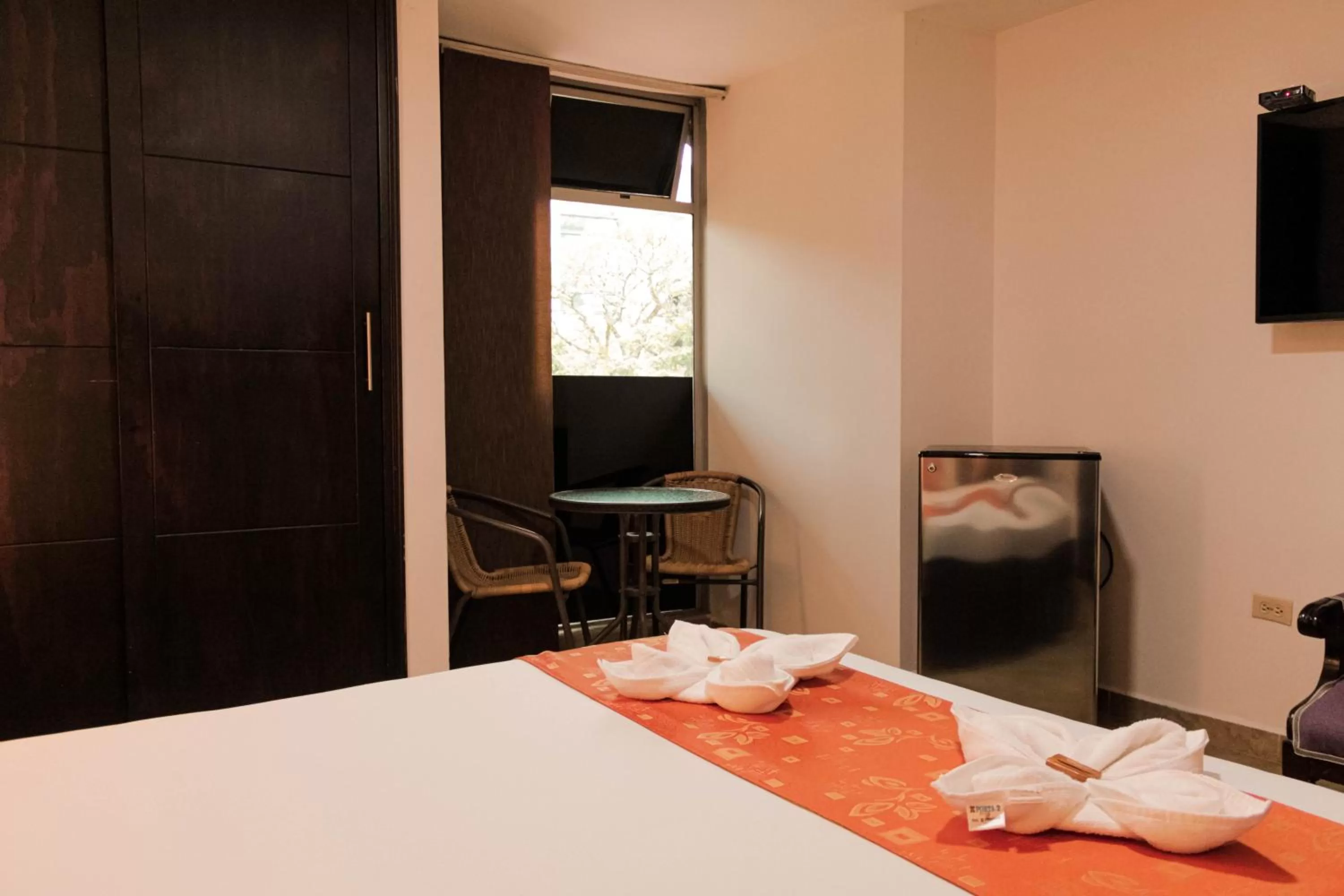 Balcony/Terrace, Bed in Hotel Plaza Garibaldi