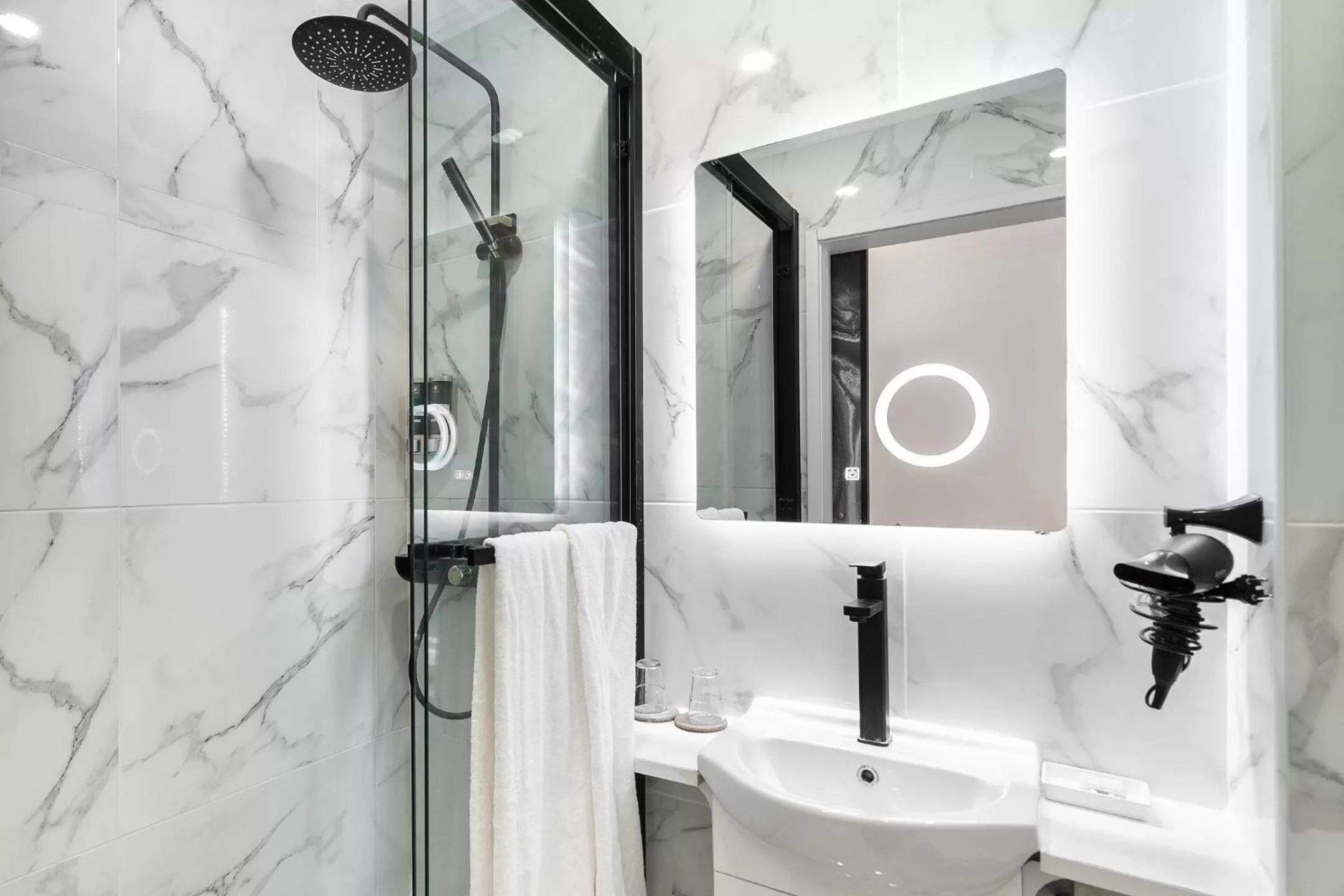 Shower in Lisbon 5 Hotel