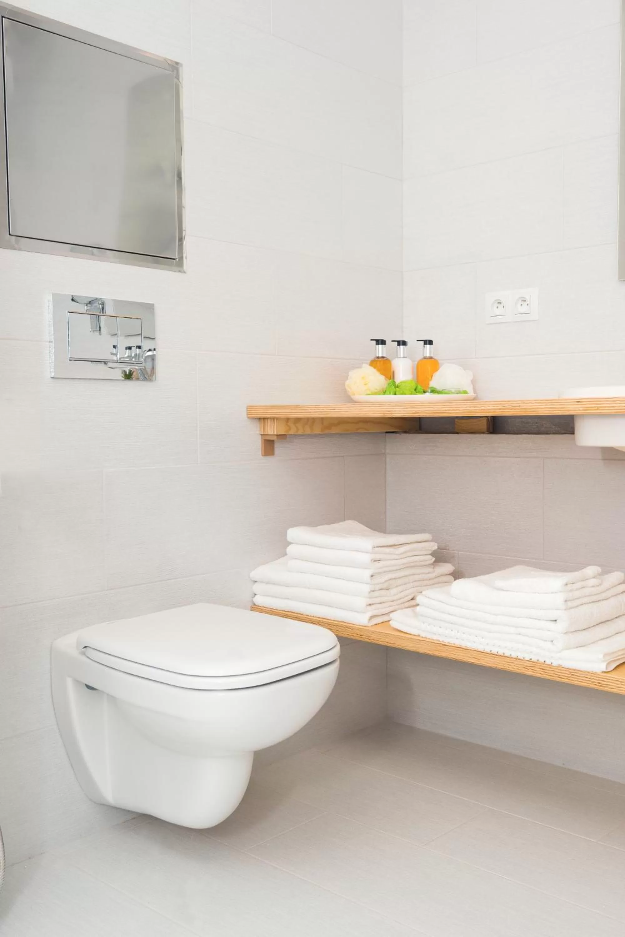 Toilet in Residence Trafick