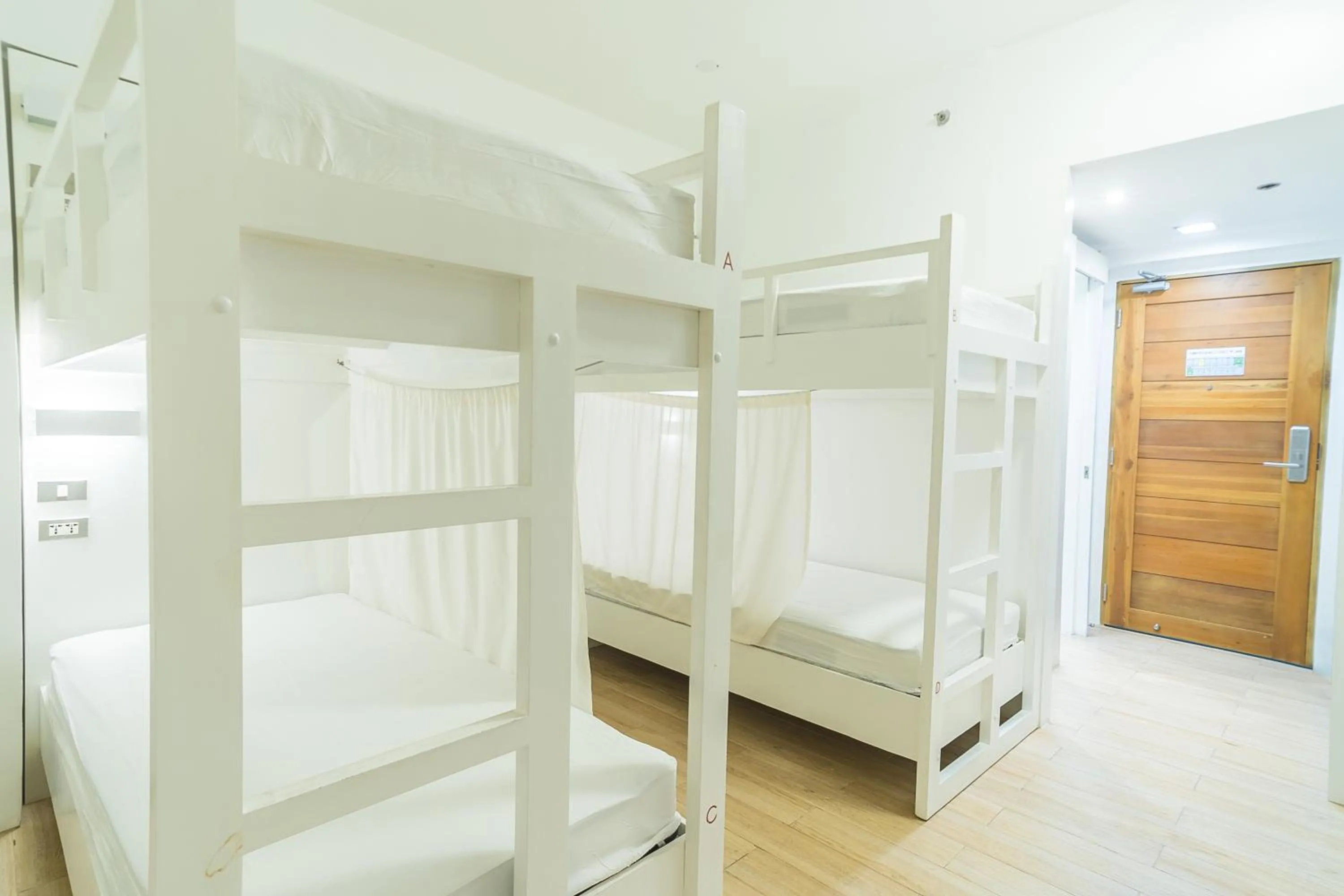 bunk bed, Bed in Heroes Hotel