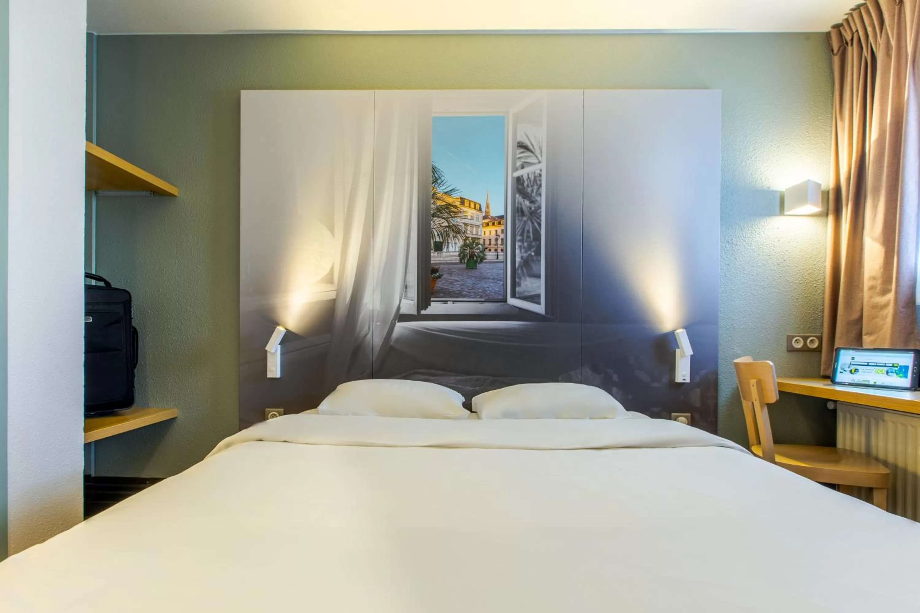 Bedroom, Bed in B&B HOTEL Orléans