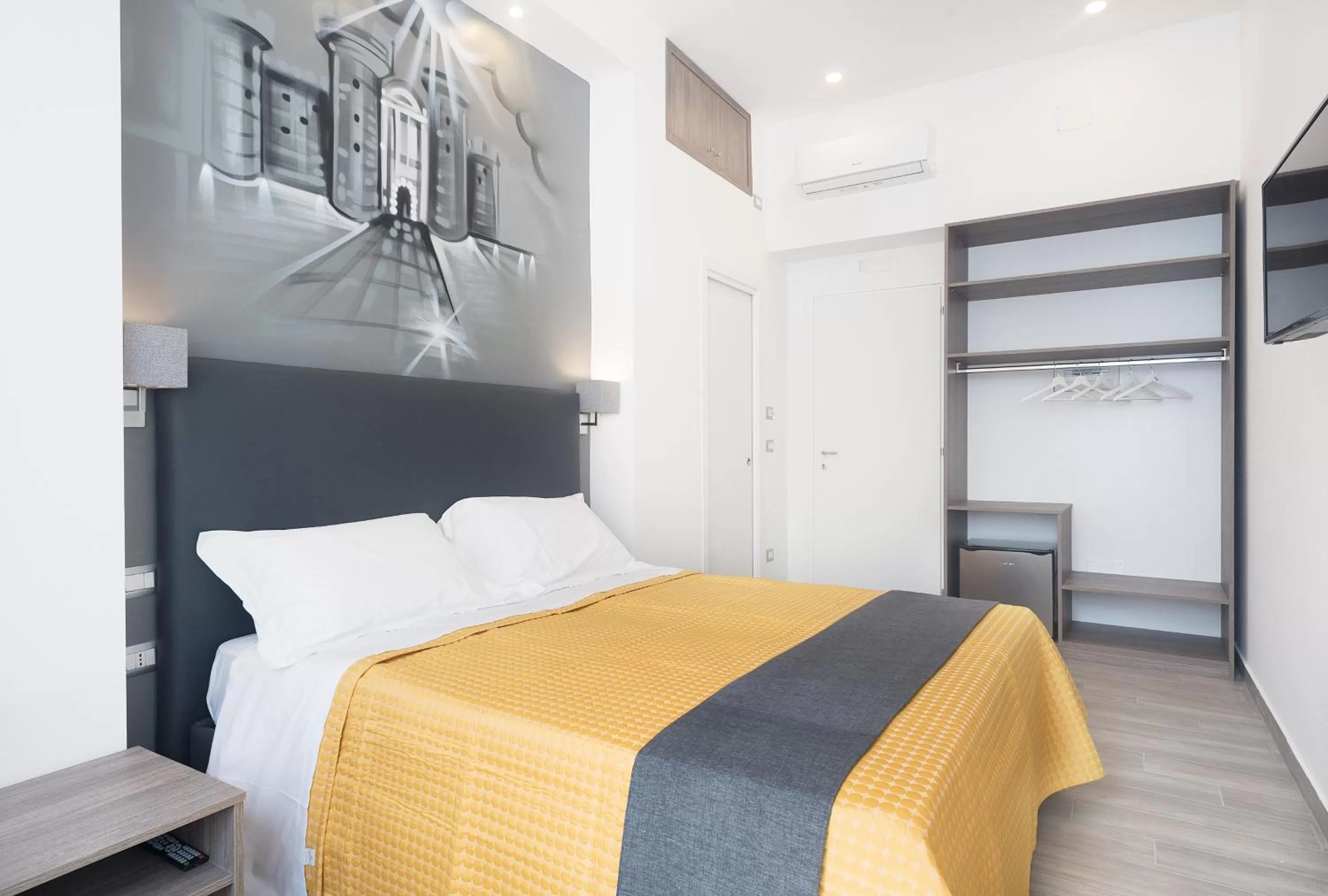 Photo of the whole room, Bed in B&B Toledo one