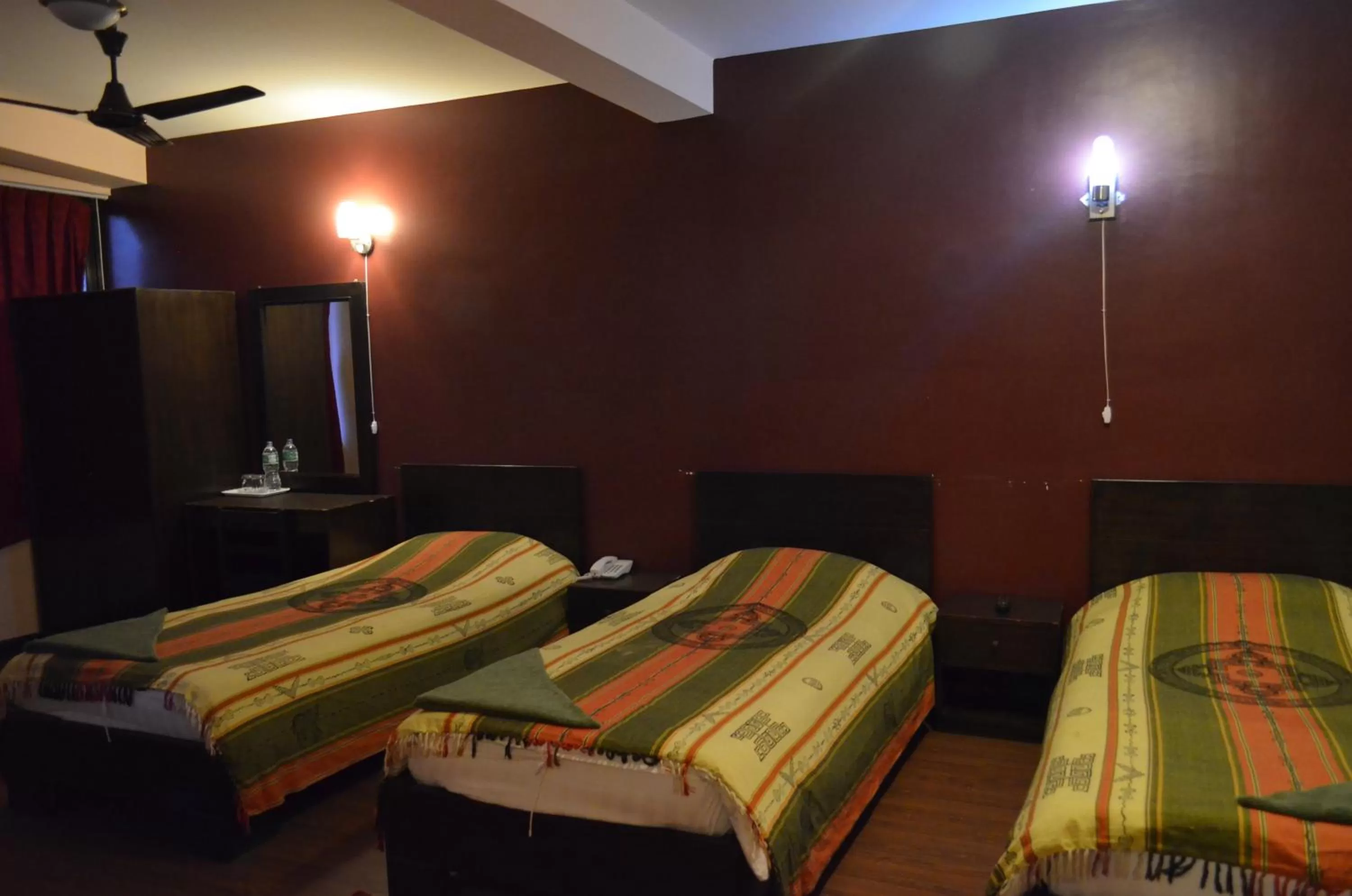 Standard Double or Twin Room with 24-hour Check-in & Check-out in Hotel Family Home