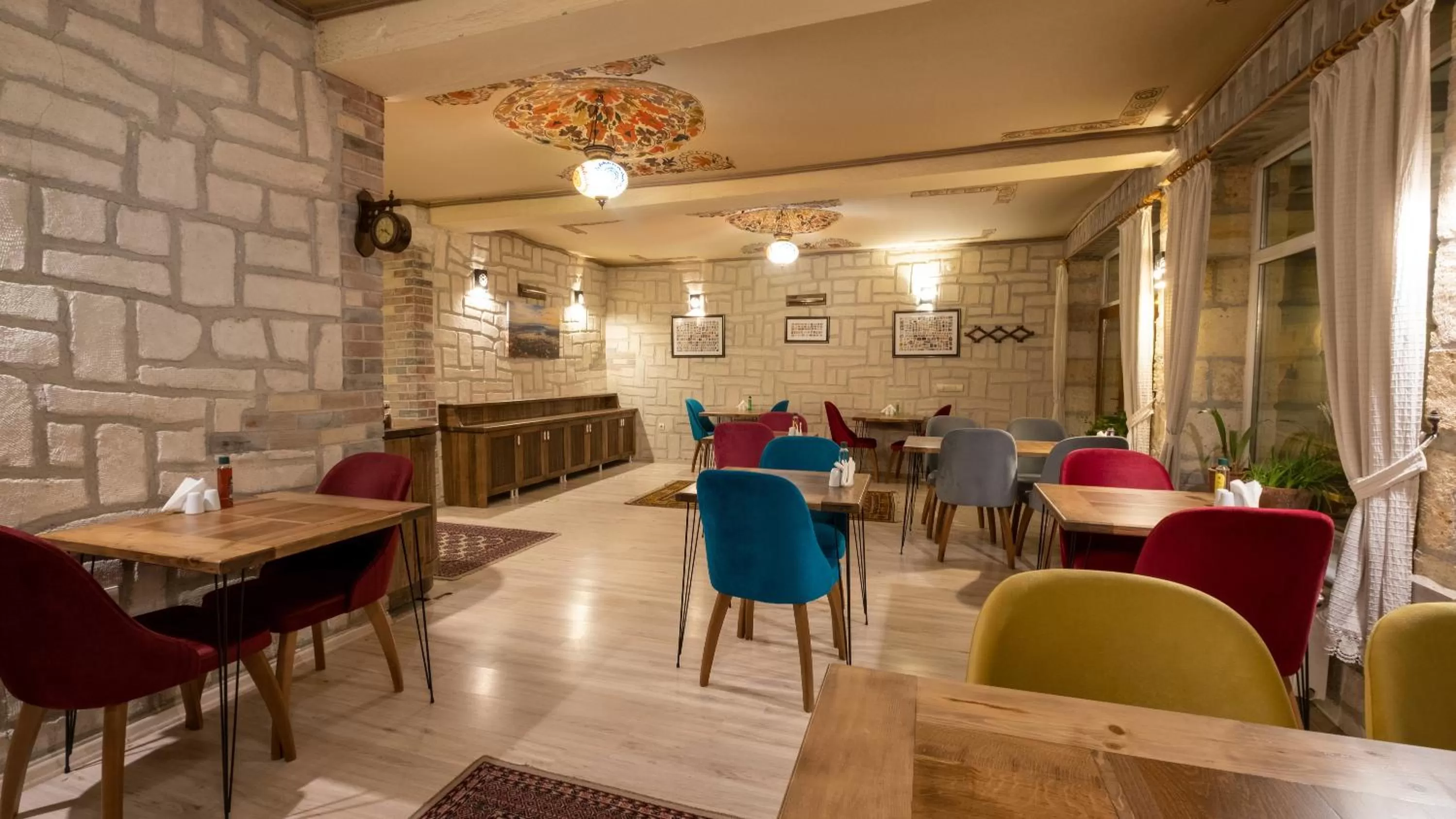 Restaurant/places to eat in In Stone House