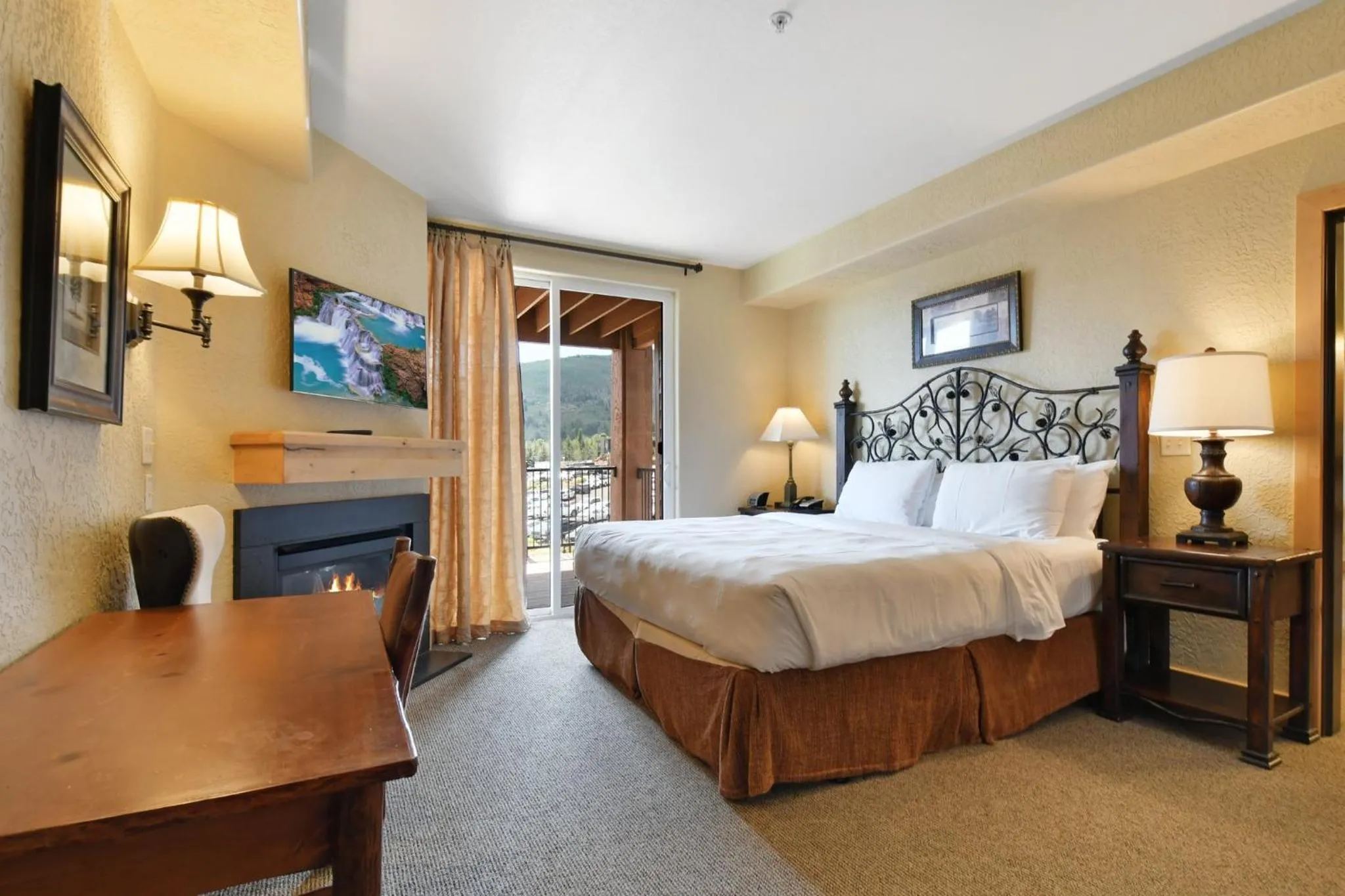 Photo of the whole room, Bed in Silverado Lodge by Park City - Canyons Village