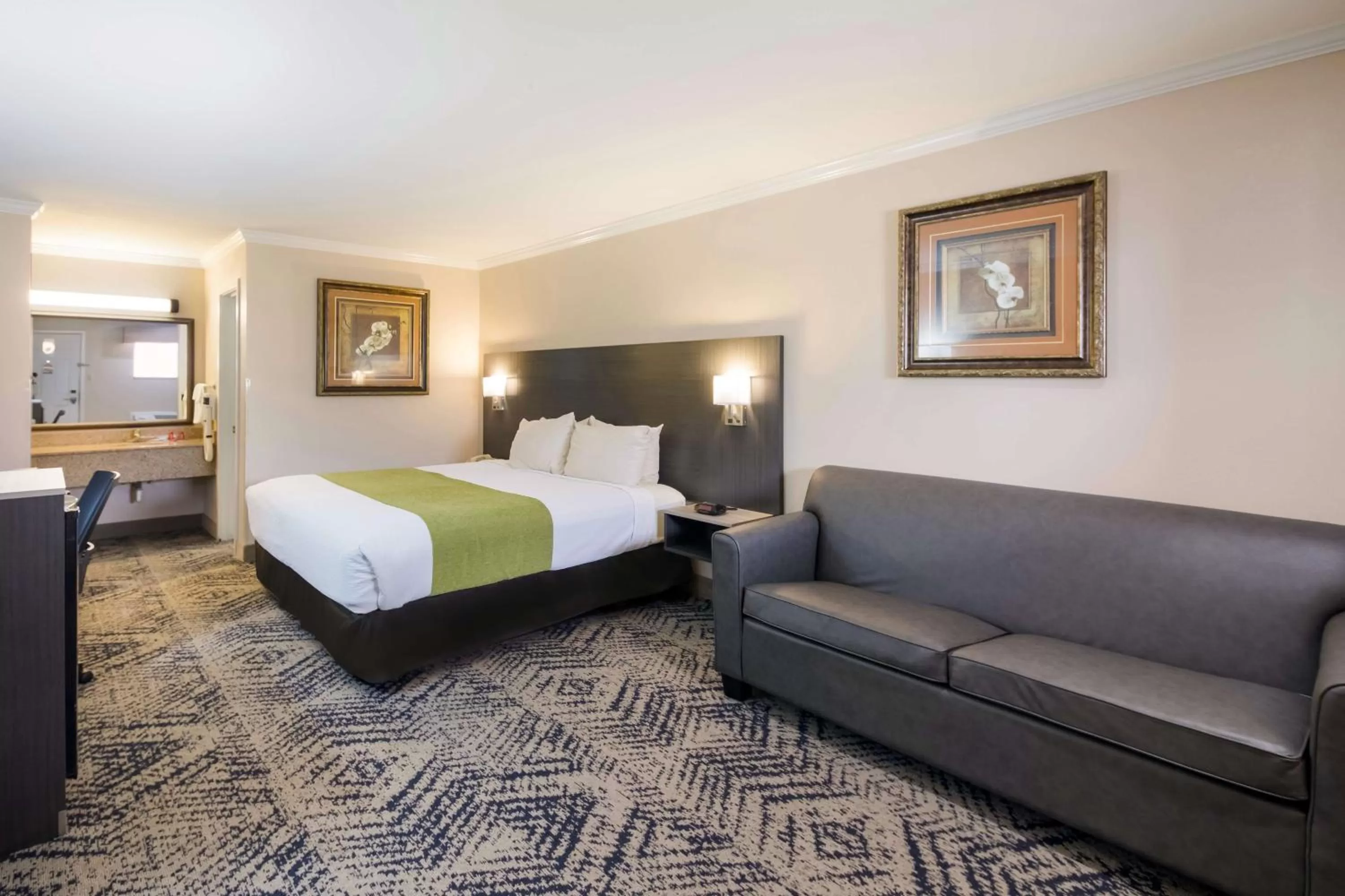 Bedroom, Bed in SureStay Hotel by Best Western Rockdale