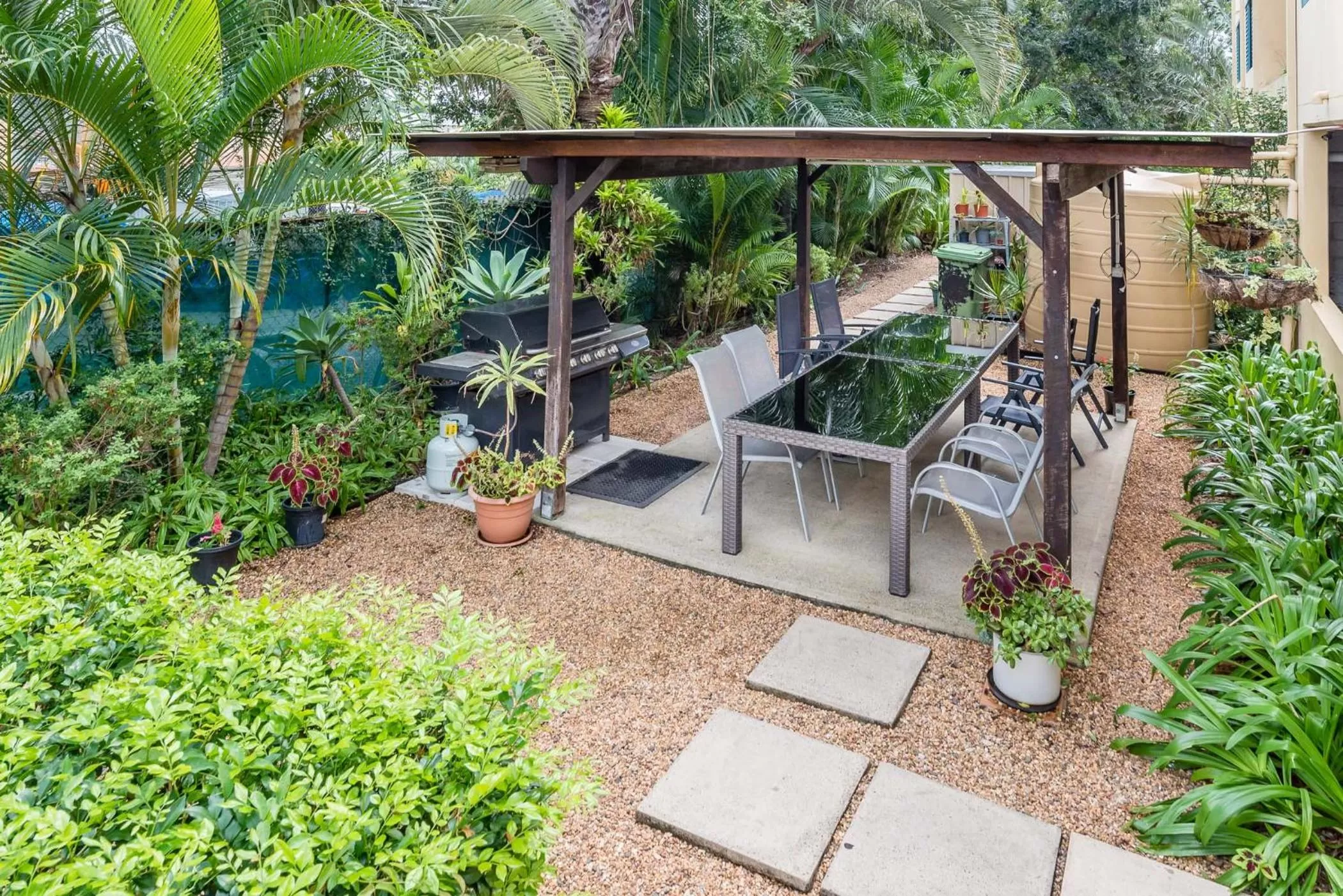 BBQ facilities in Albion Manor