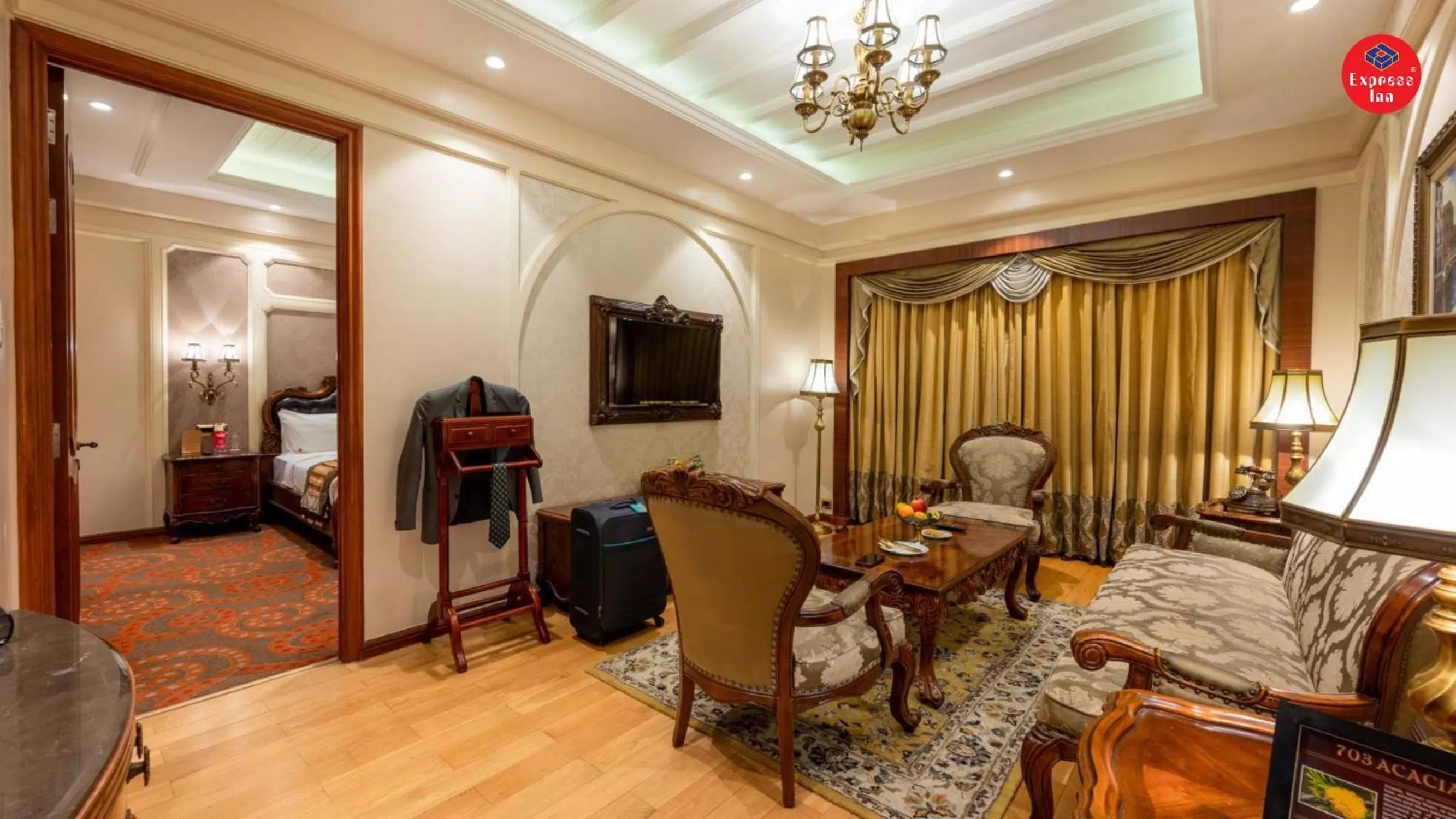 Communal lounge/ TV room in Express Inn The Business Luxury Hotel