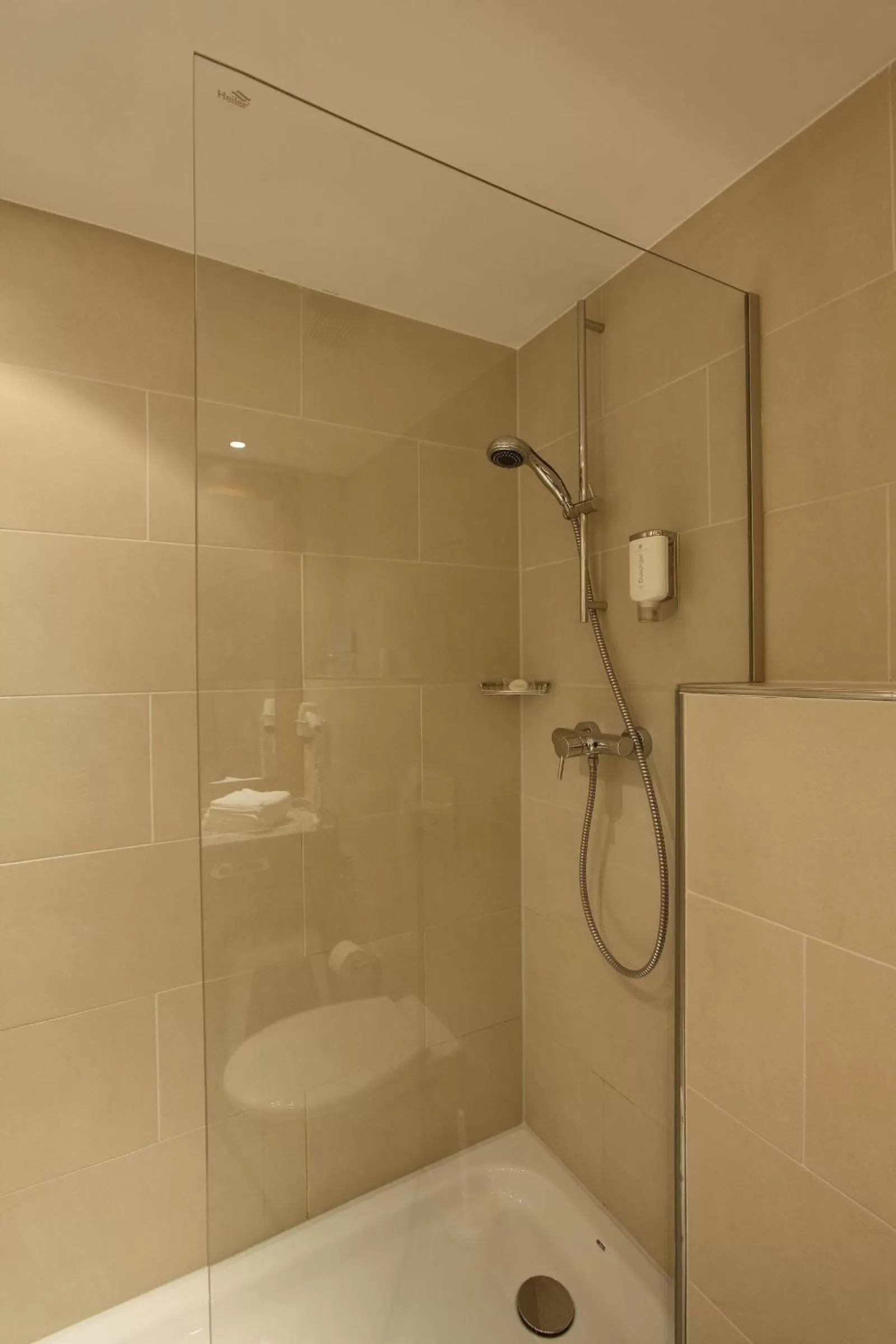 Shower in H+ Hotel Willingen