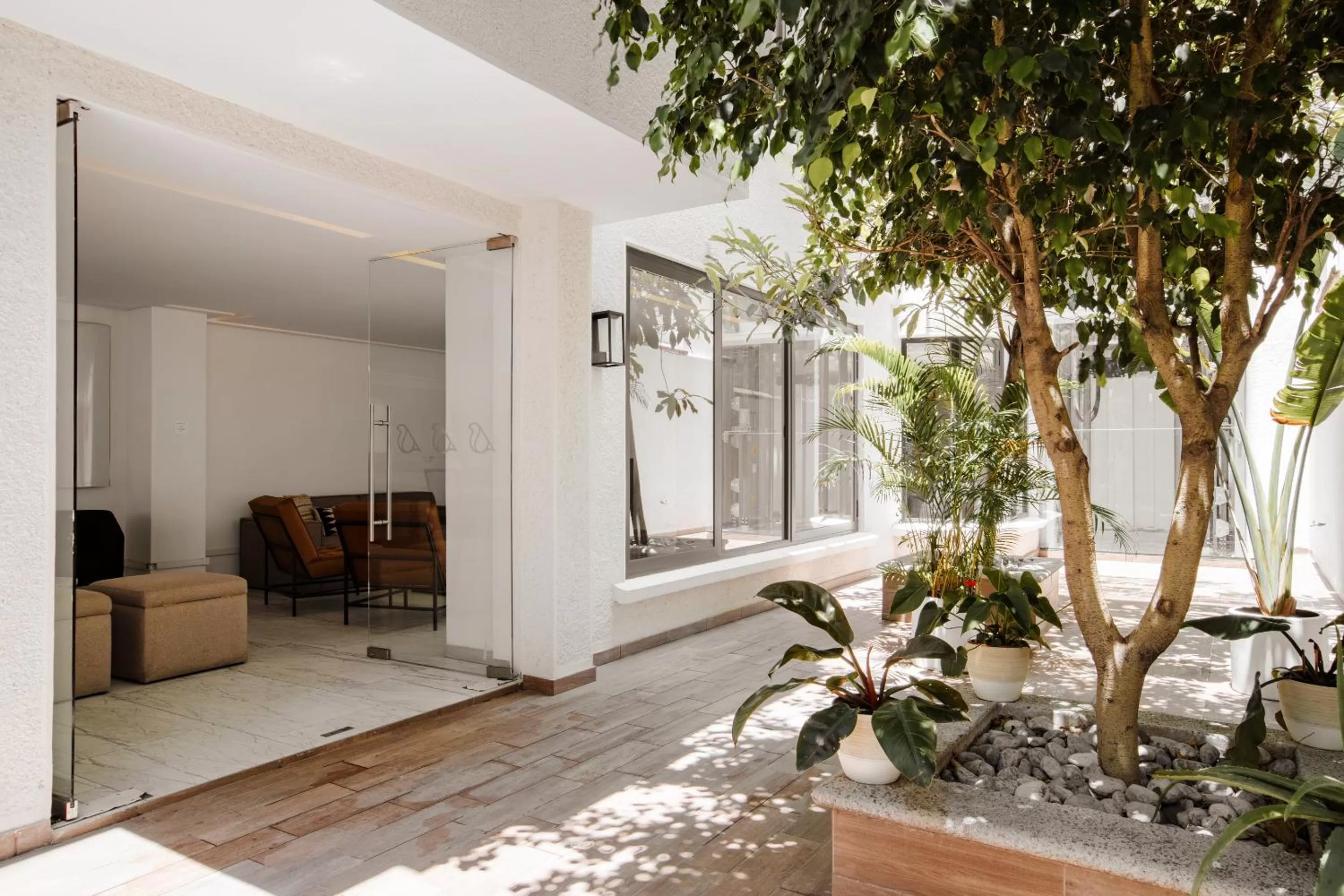 Property building in Sonder Casa Tais