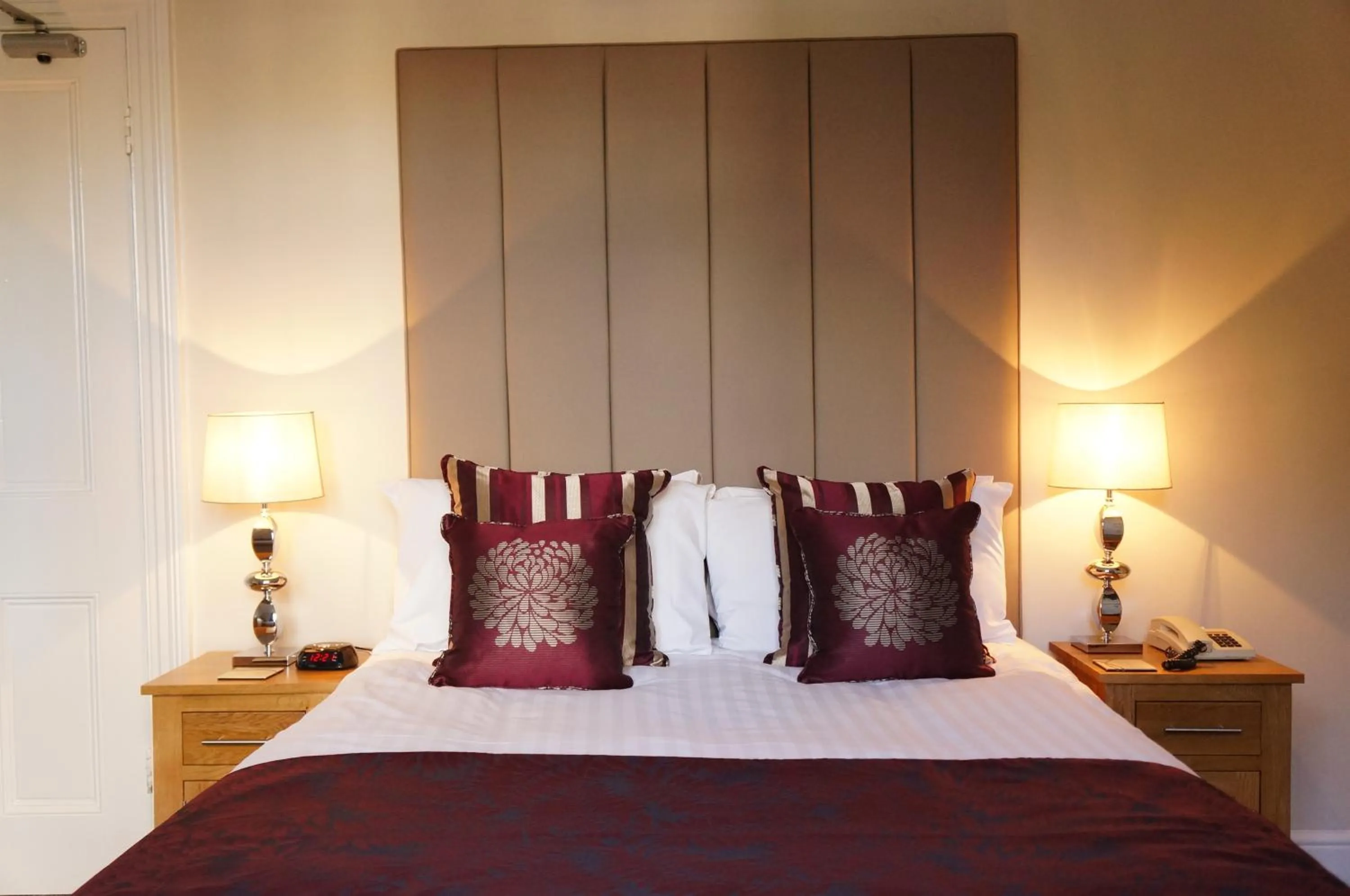 Bed in The Lawn Guest House Gatwick