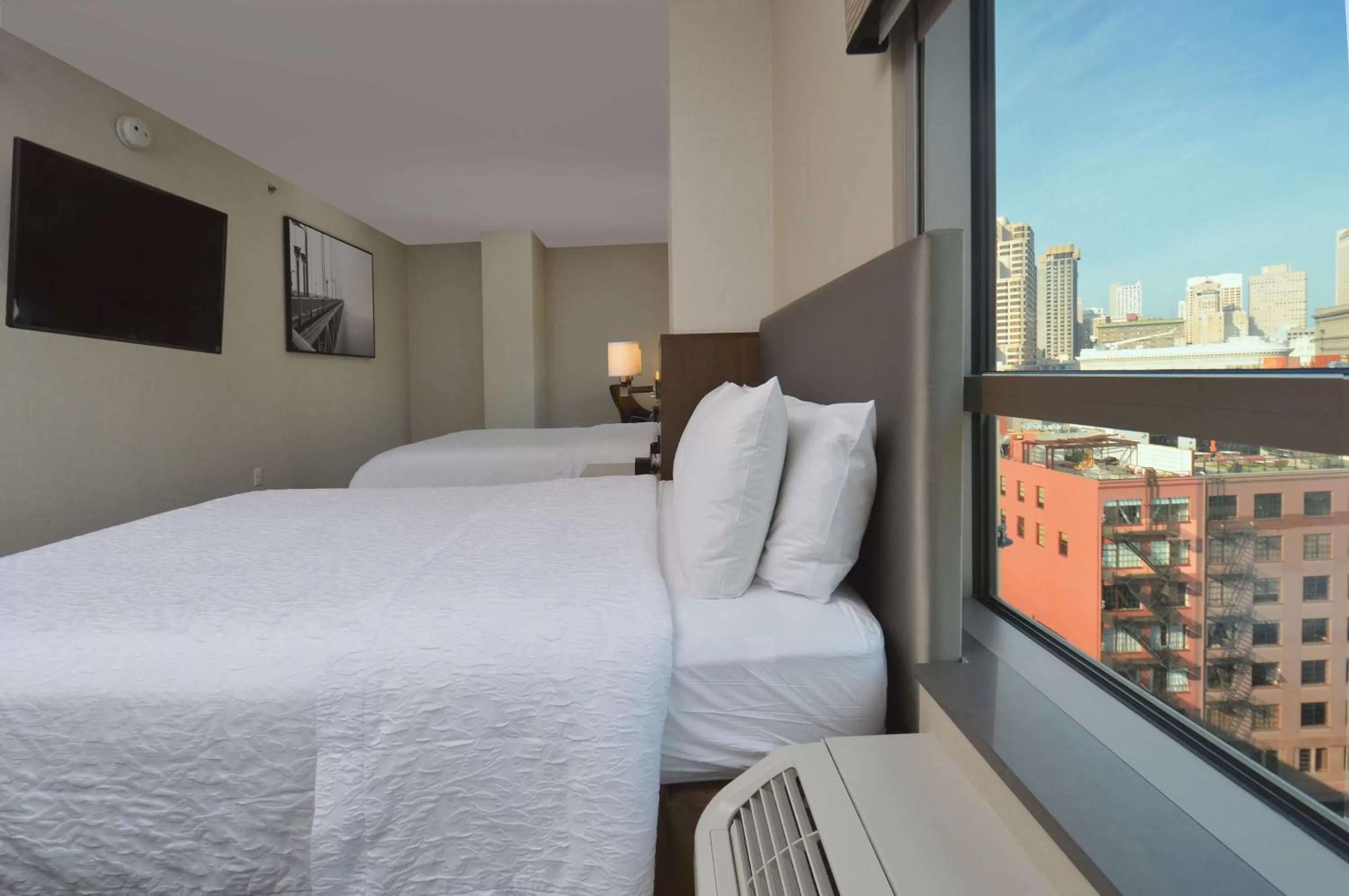 Bedroom, Bed in Hampton Inn San Francisco Downtown/Convention Center