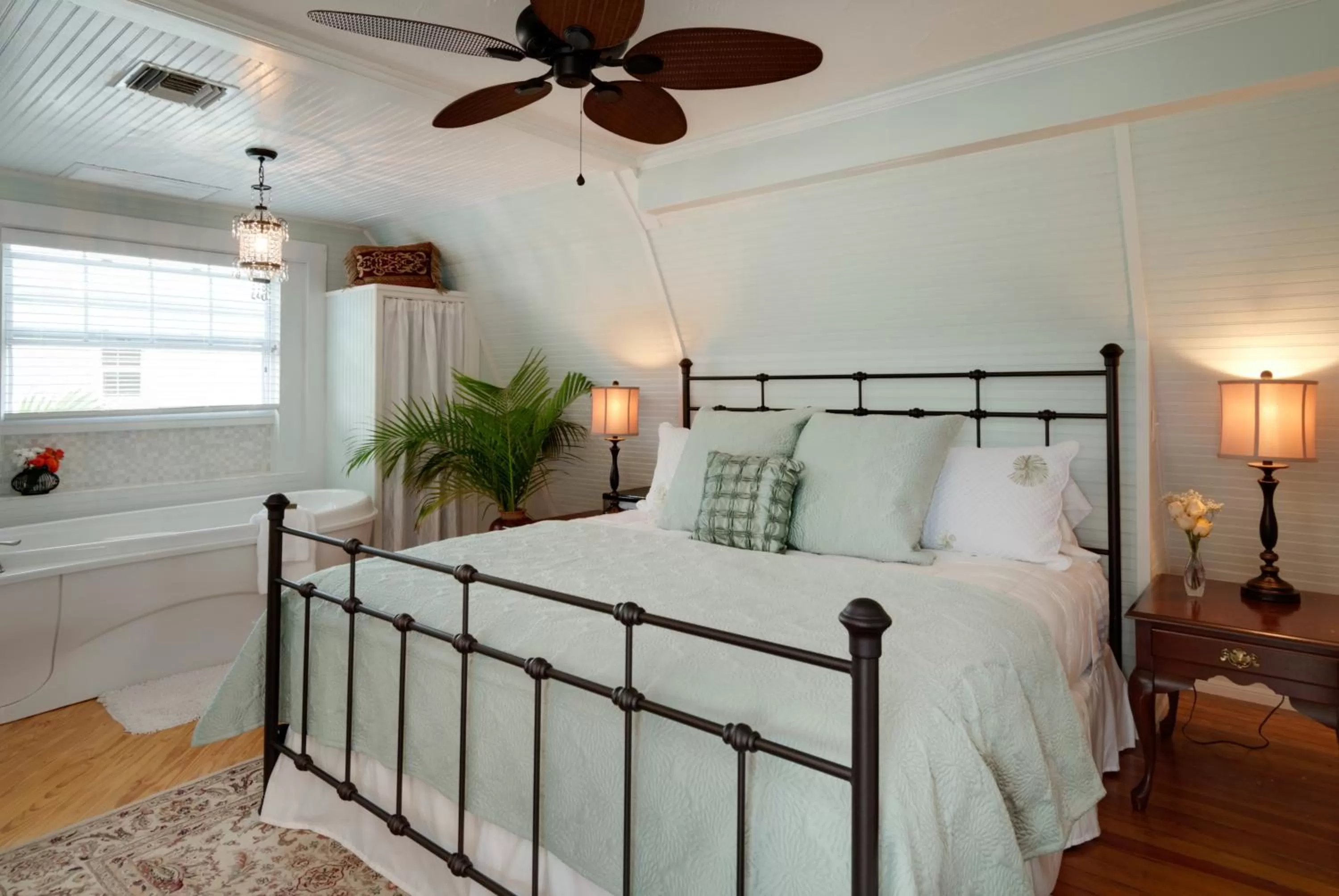 Bedroom, Bed in SeaGlass Inn Bed and Breakfast