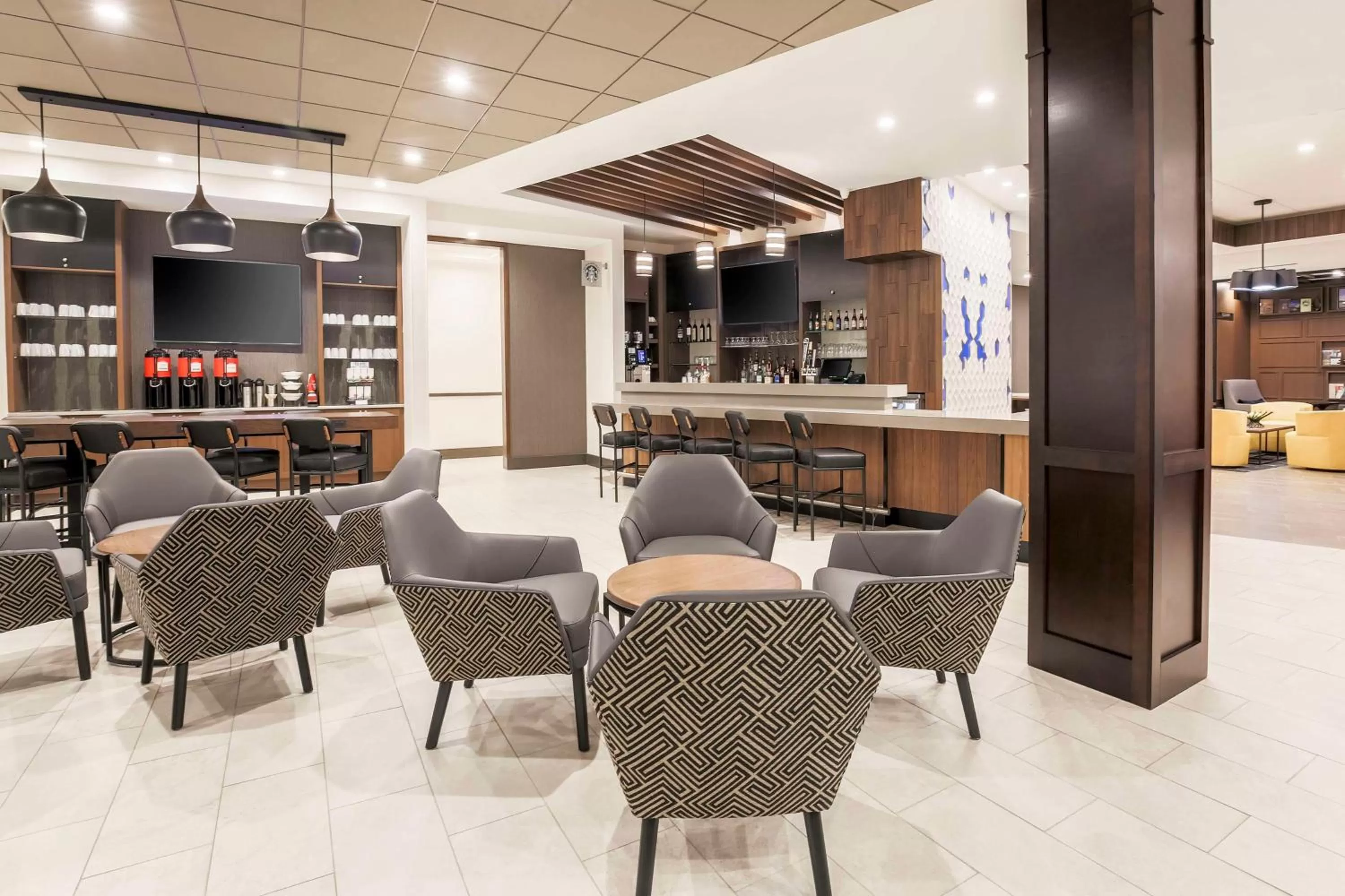 Lounge or bar in Hyatt Place Waco - South