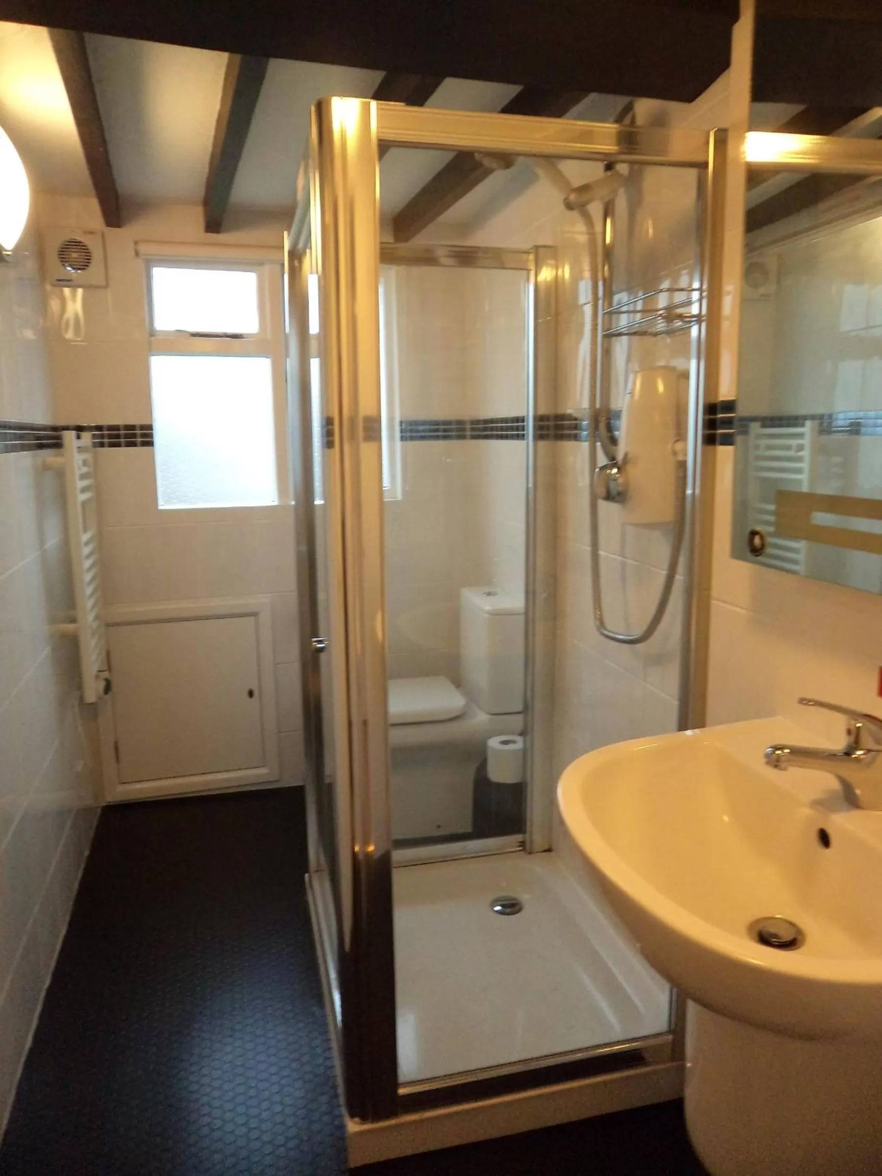 Bathroom in The Mariners Hotel