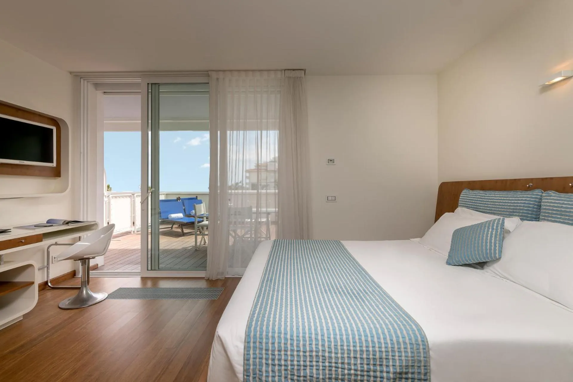 Bed in T-Suite Hotel