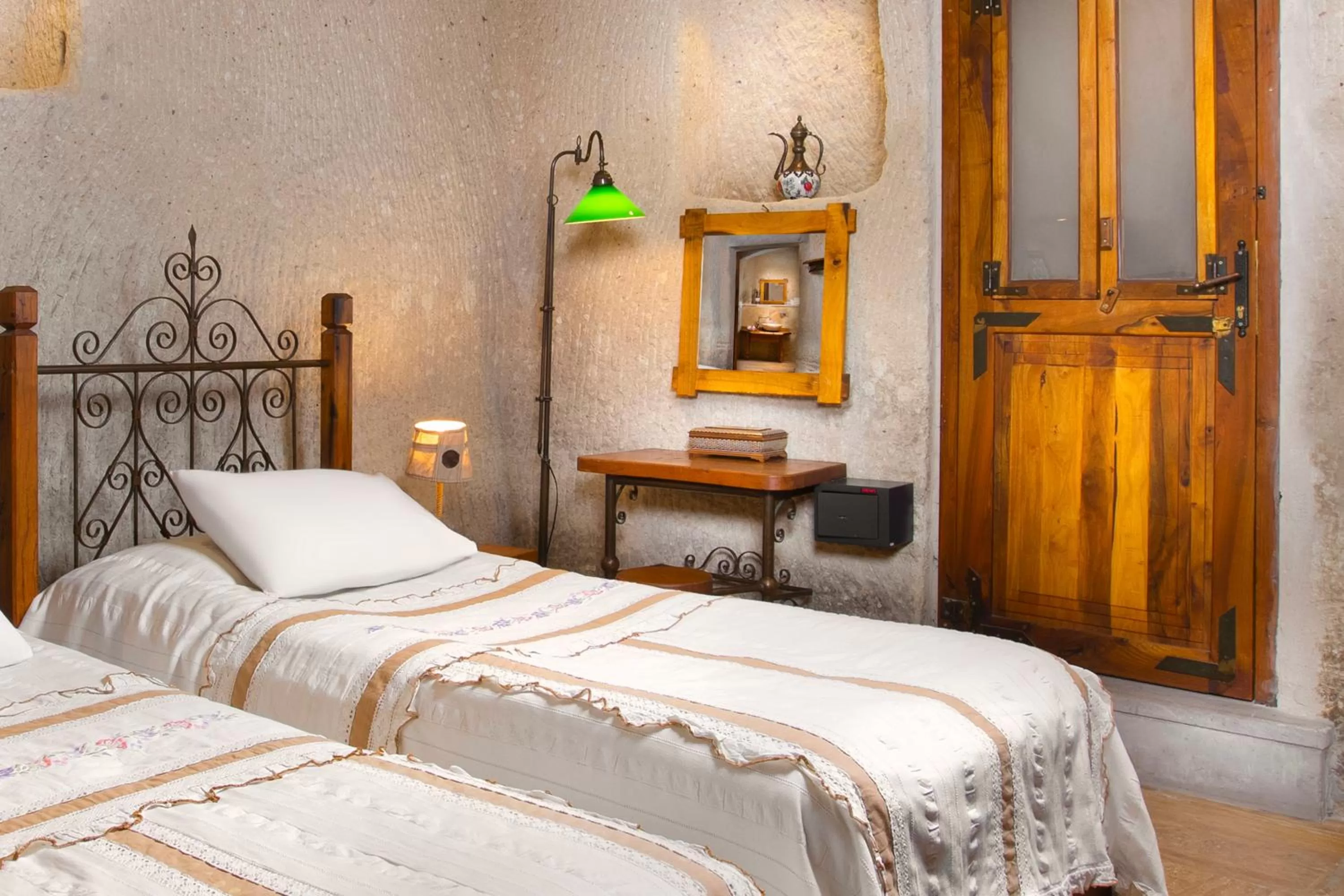 Massage, Bed in Terra Cave