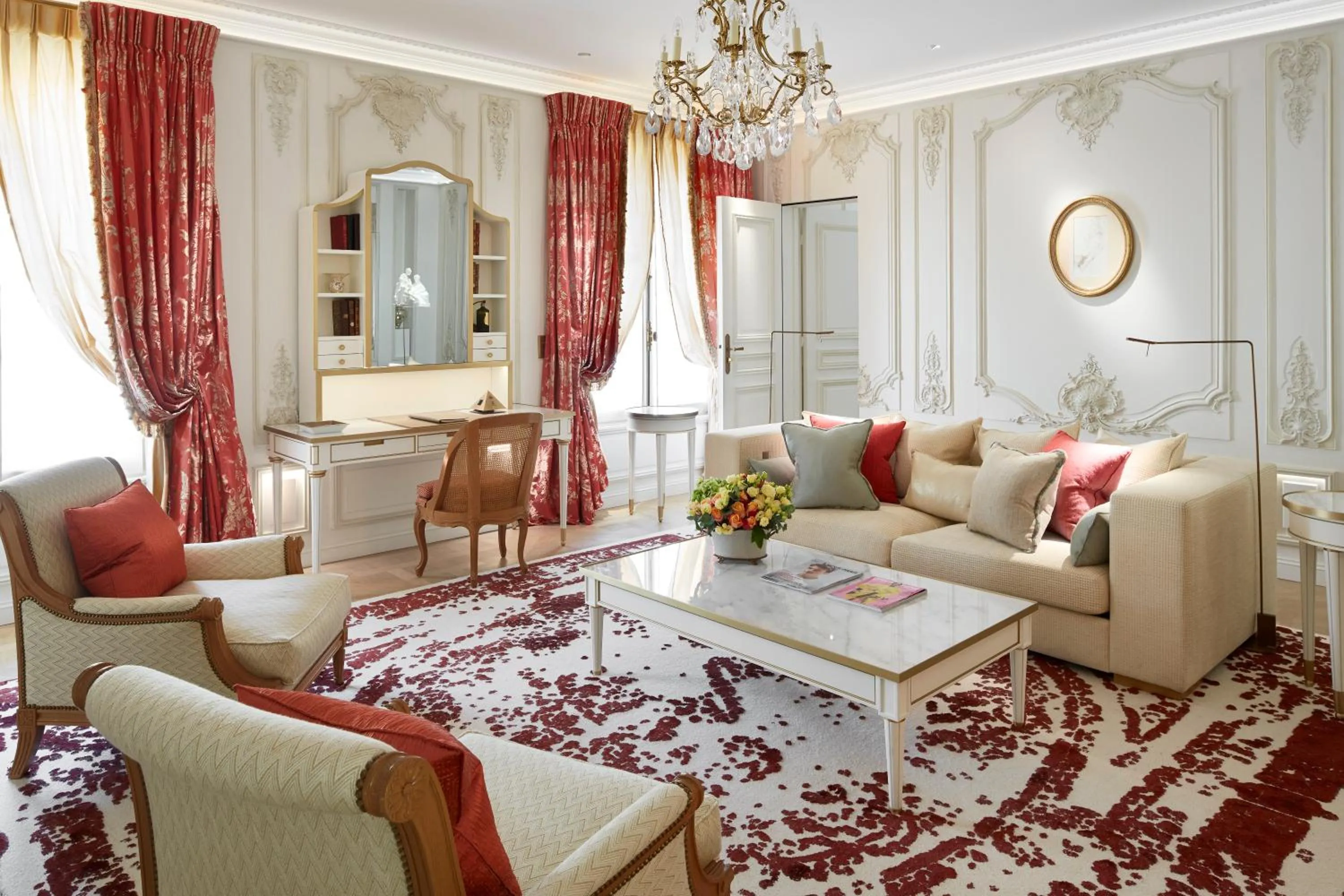 Living room in Le Meurice – Dorchester Collection