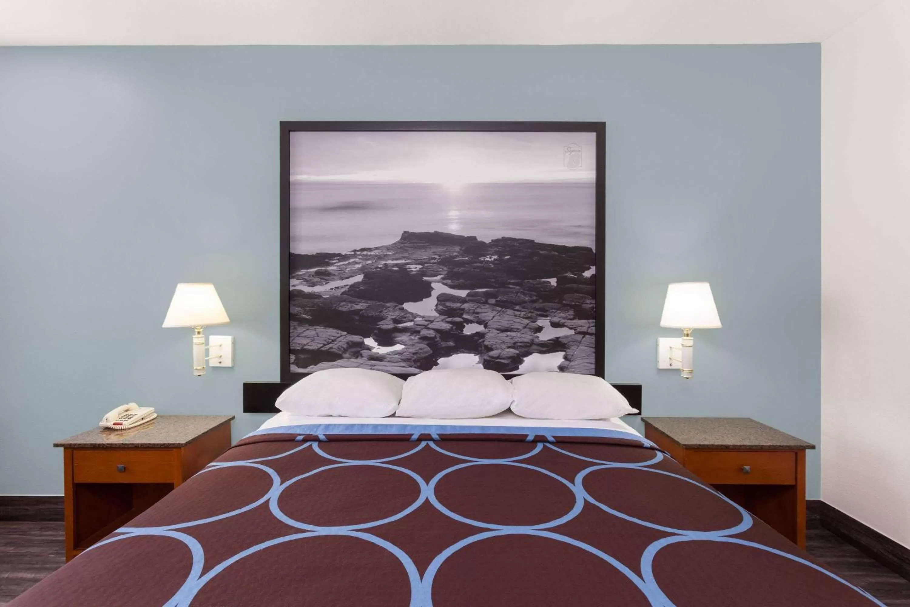 Photo of the whole room, Bed in Super 8 by Wyndham El Cajon San Diego