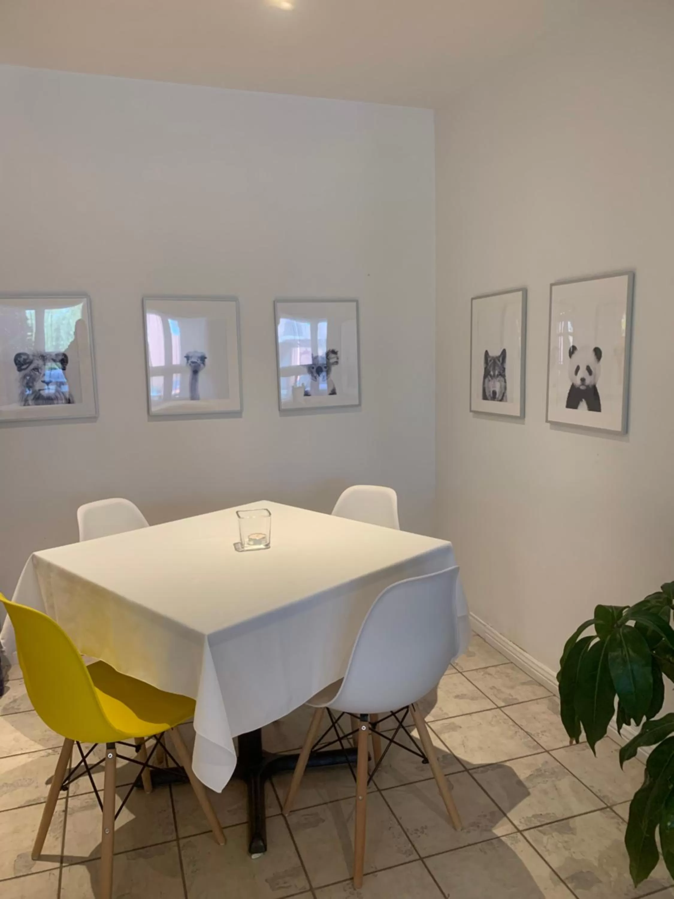 Restaurant/places to eat in Hotel and Suites Les Laurentides