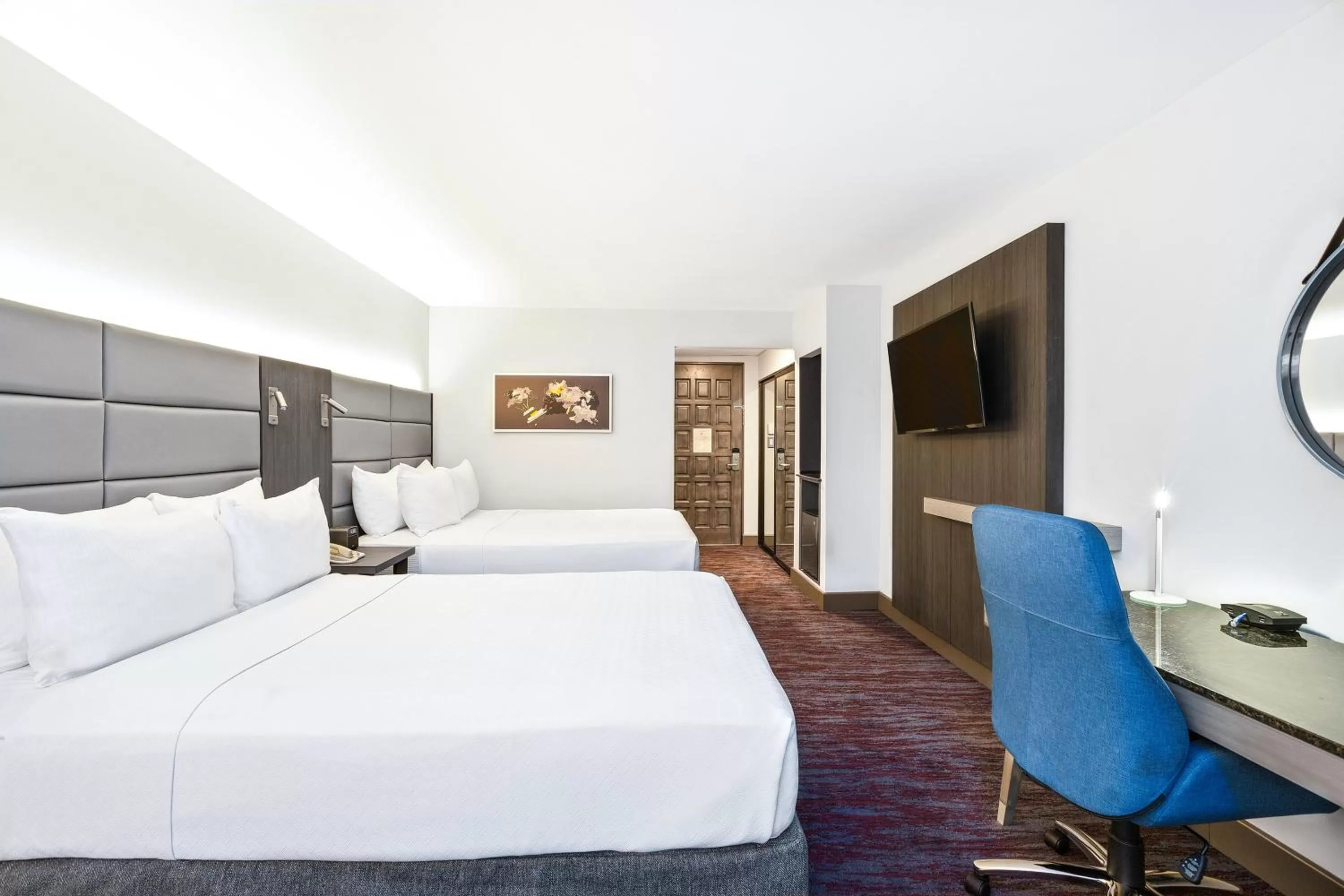 Photo of the whole room, Bed in Crowne Plaza San Jose La Sabana by IHG