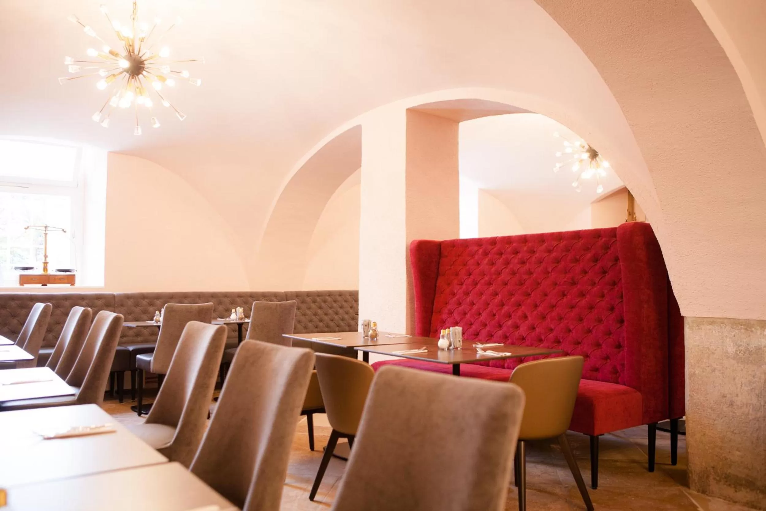 Restaurant/places to eat in Green Spirit Hotel