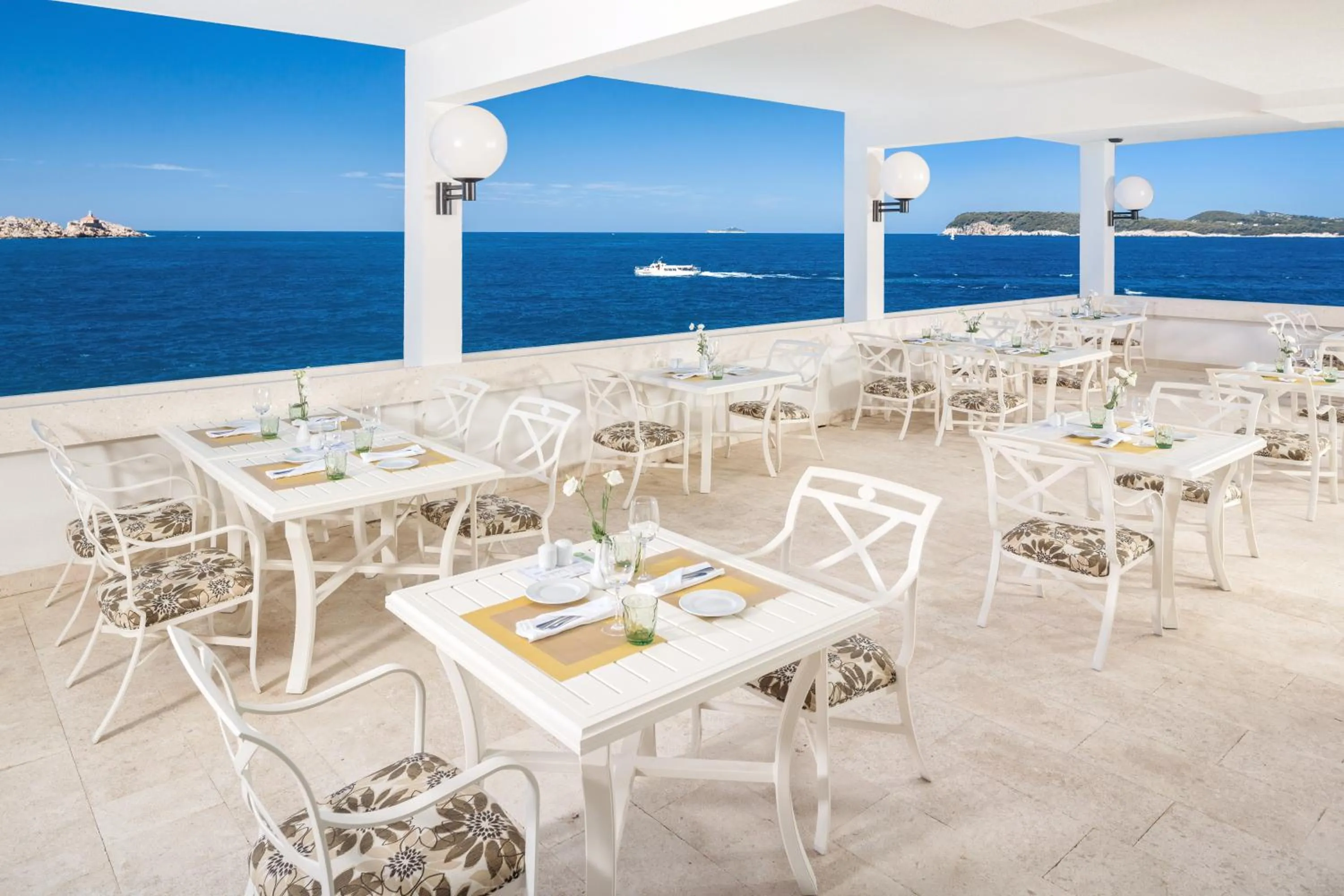 Restaurant/places to eat in Royal Palm Hotel