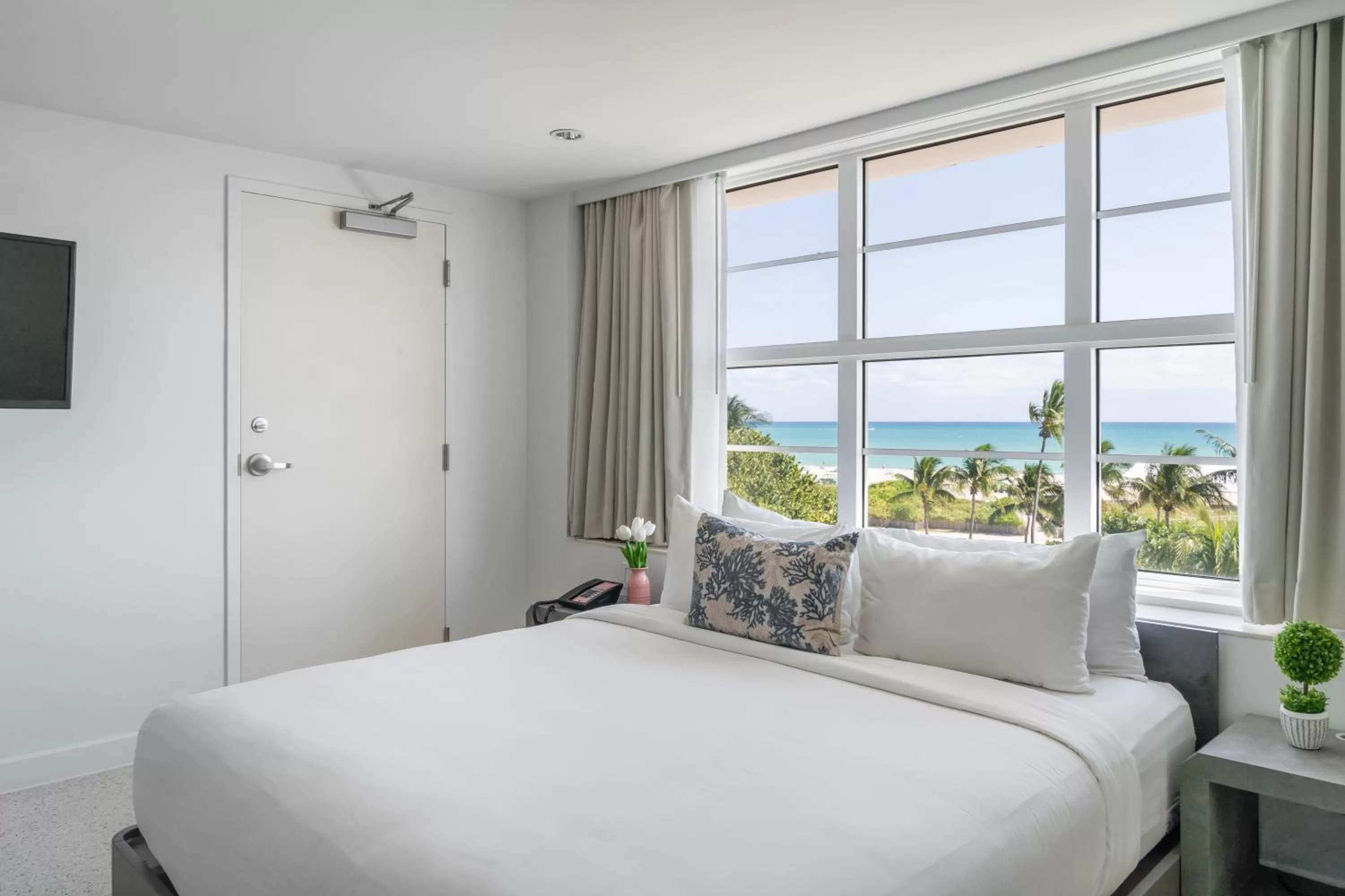 Bed in Clevelander Hotel