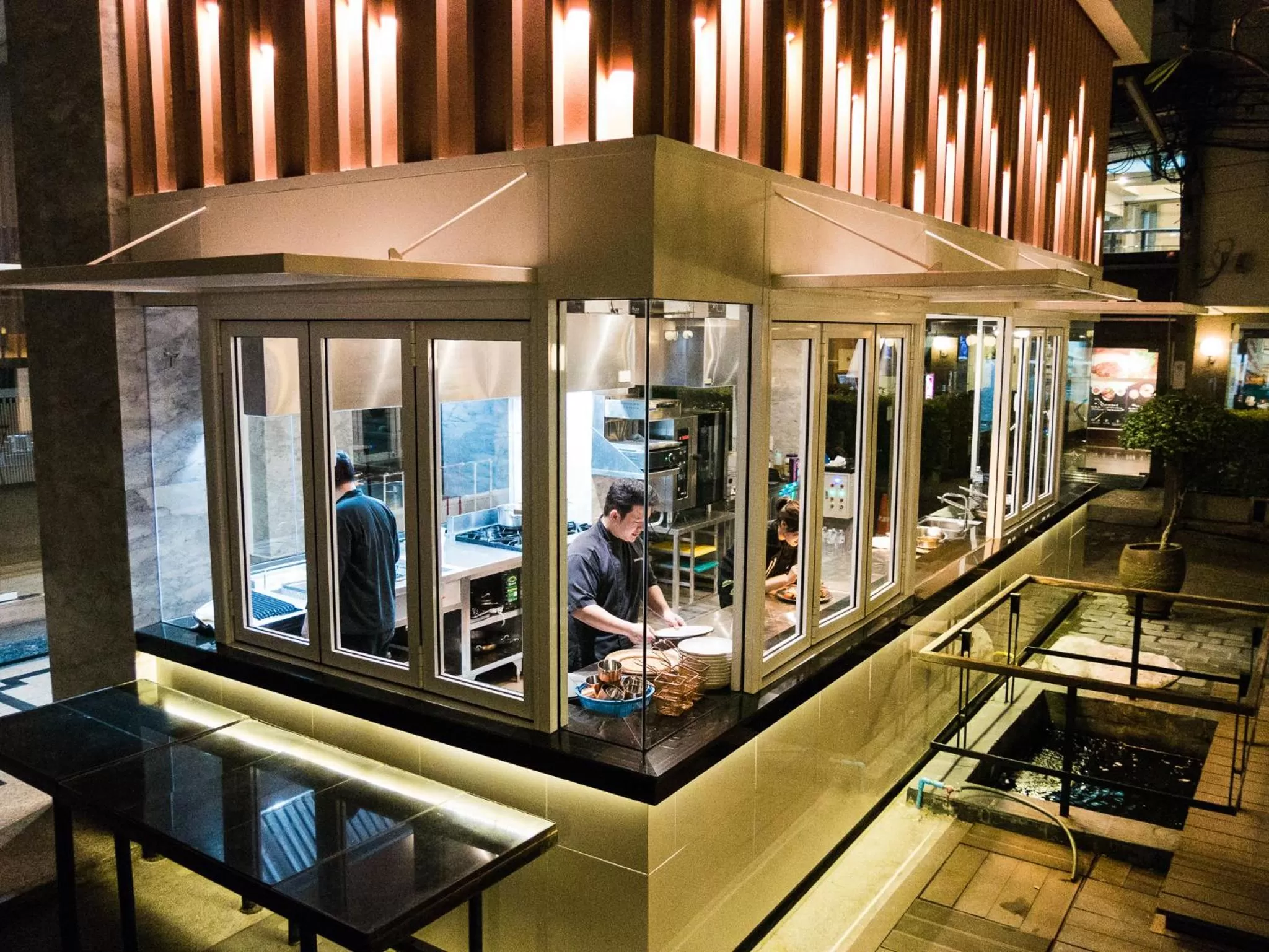 Restaurant/places to eat in Trang Hotel Bangkok - SHA Plus