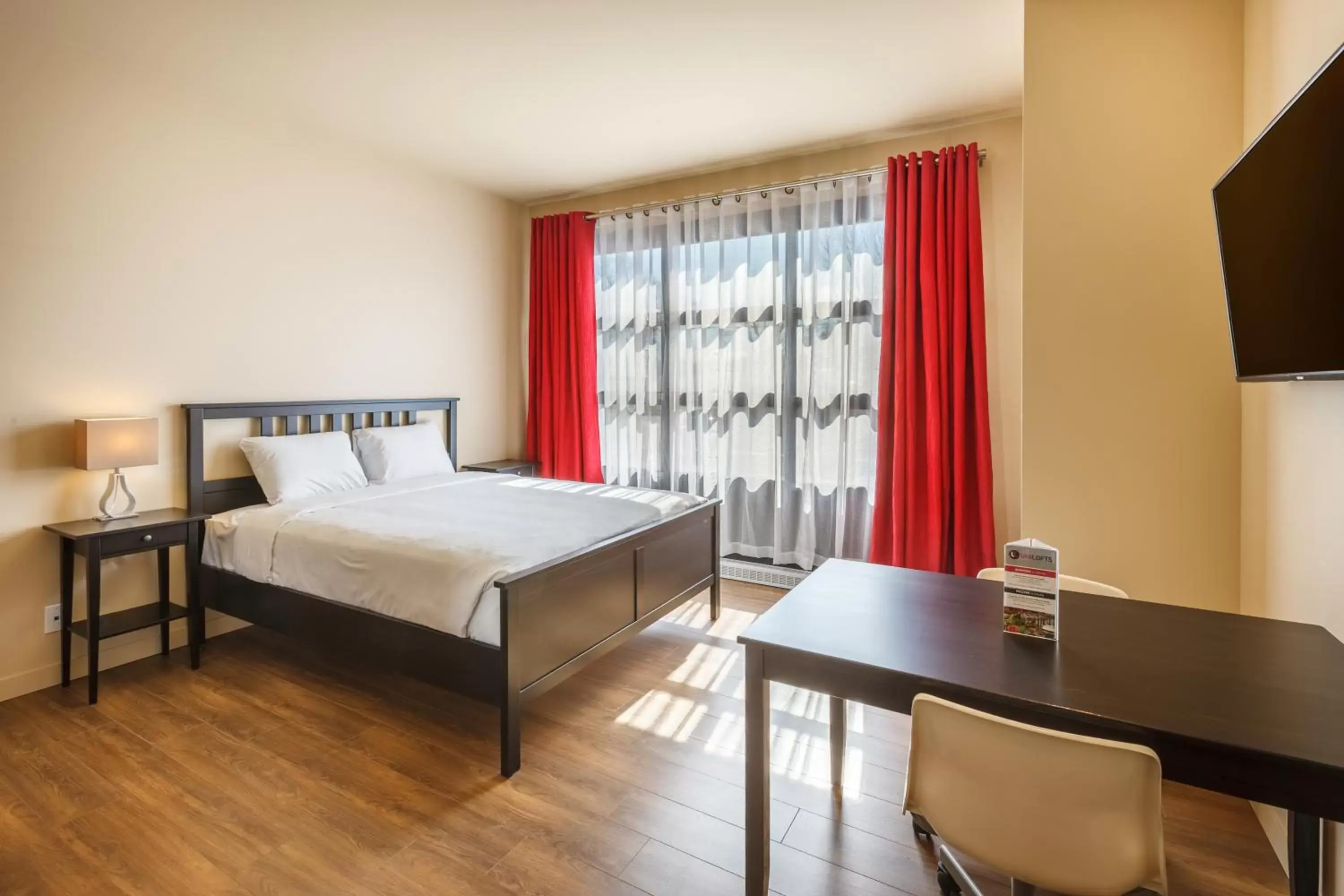 One Queen Bed Studio Building UNILOFT in Hotel Universel One Queen Bed Studio Building UNILOFT in Hotel Universel