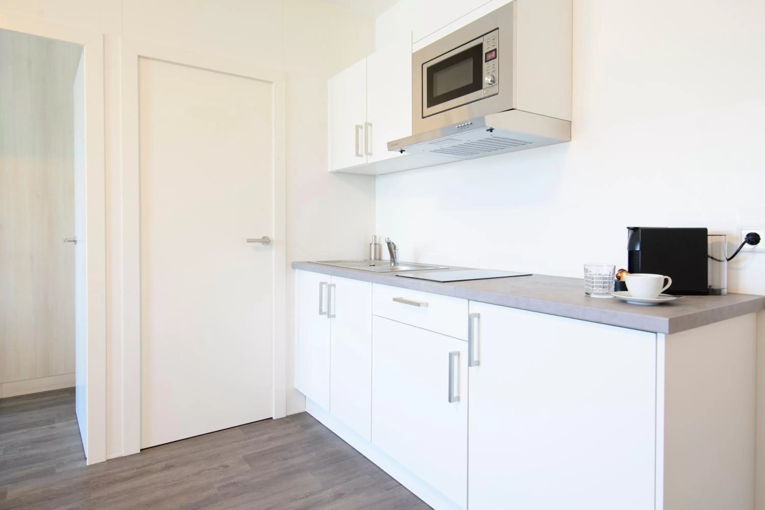 Kitchen or kitchenette in Smart & Stay Aparthotel Saarbrücken Süd - Self-Check-In - Free Parking