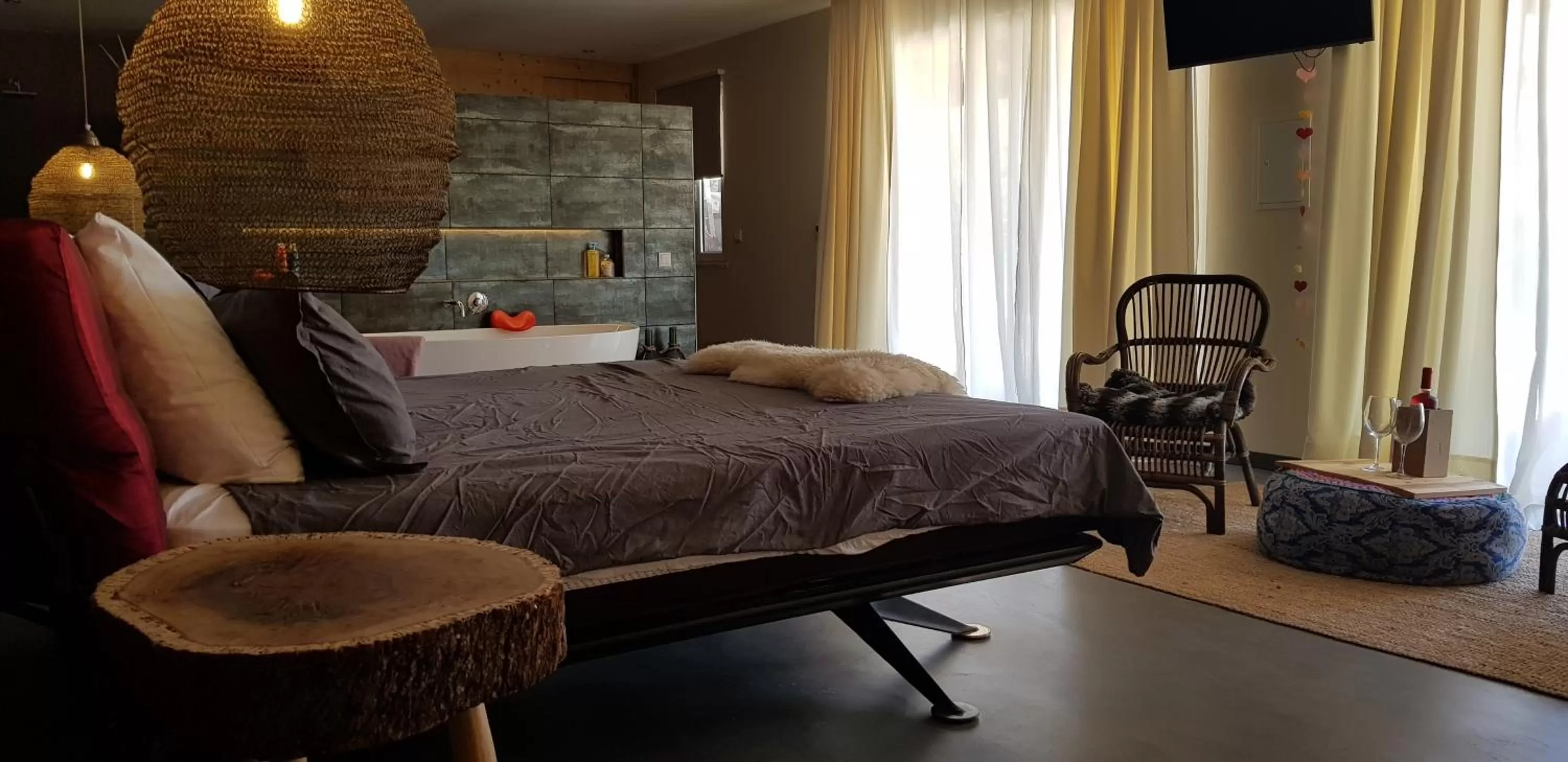 Bed in Trendy and Luxe B&B and Garden Suite