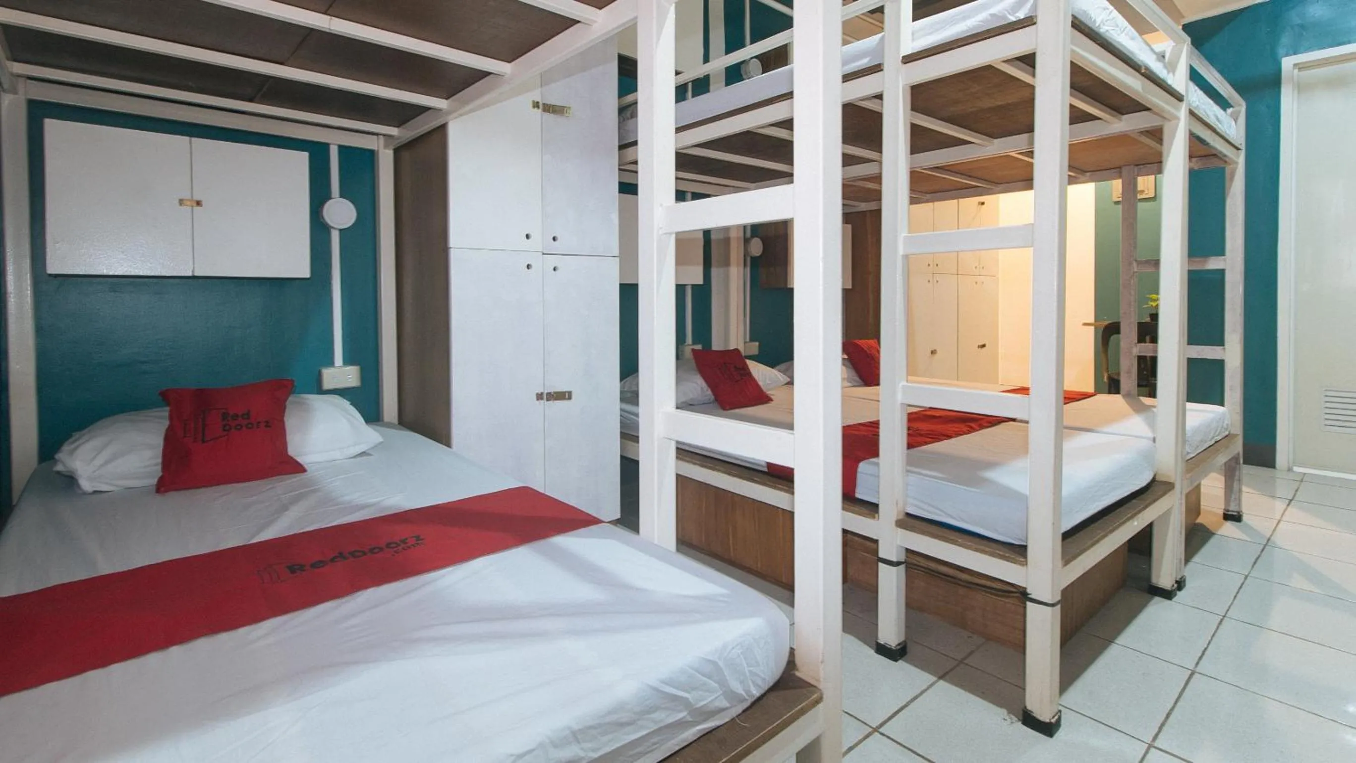 bunk bed, Bed in RedDoorz at Crowne One Condo