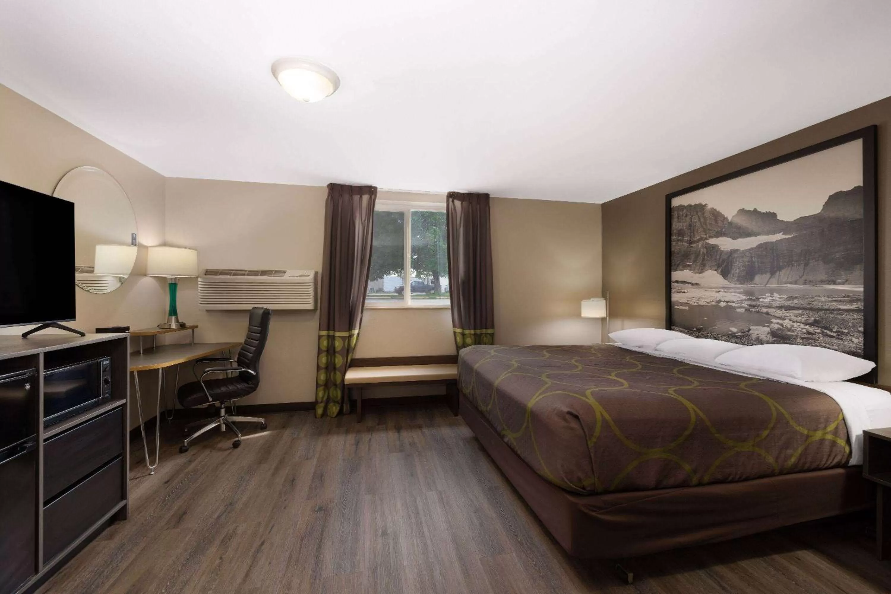 Photo of the whole room, Bed in Super 8 by Wyndham Belgrade/Bozeman Airport