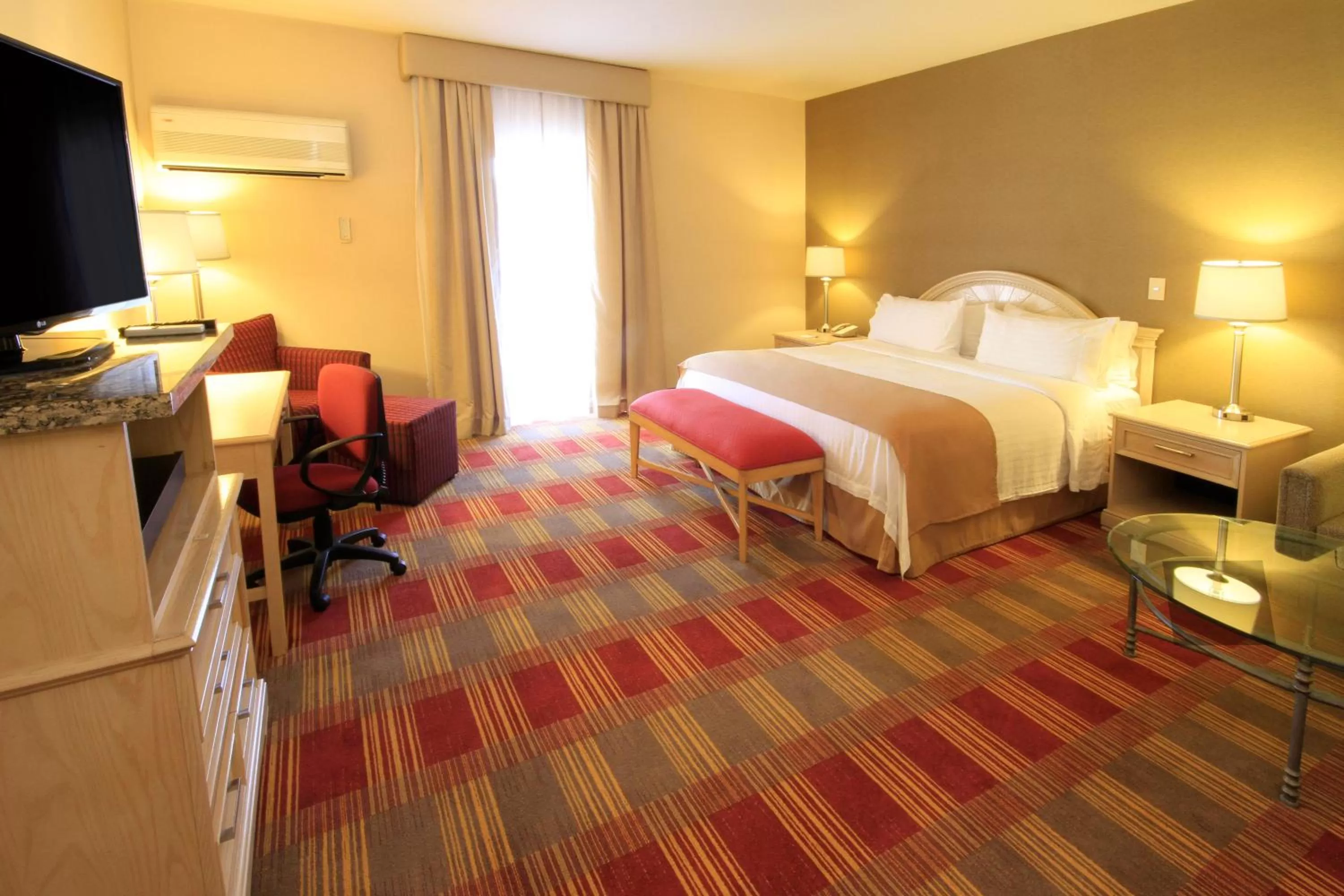 Photo of the whole room, Bed in Holiday Inn Monclova by IHG