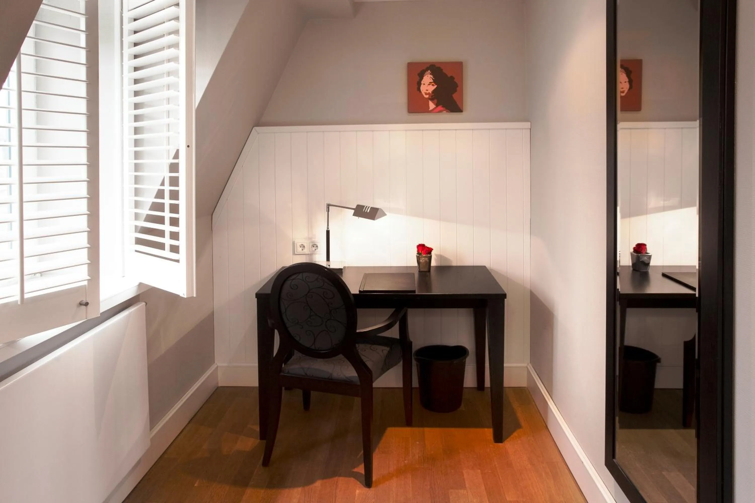 Decorative detail in Hotel Victoria