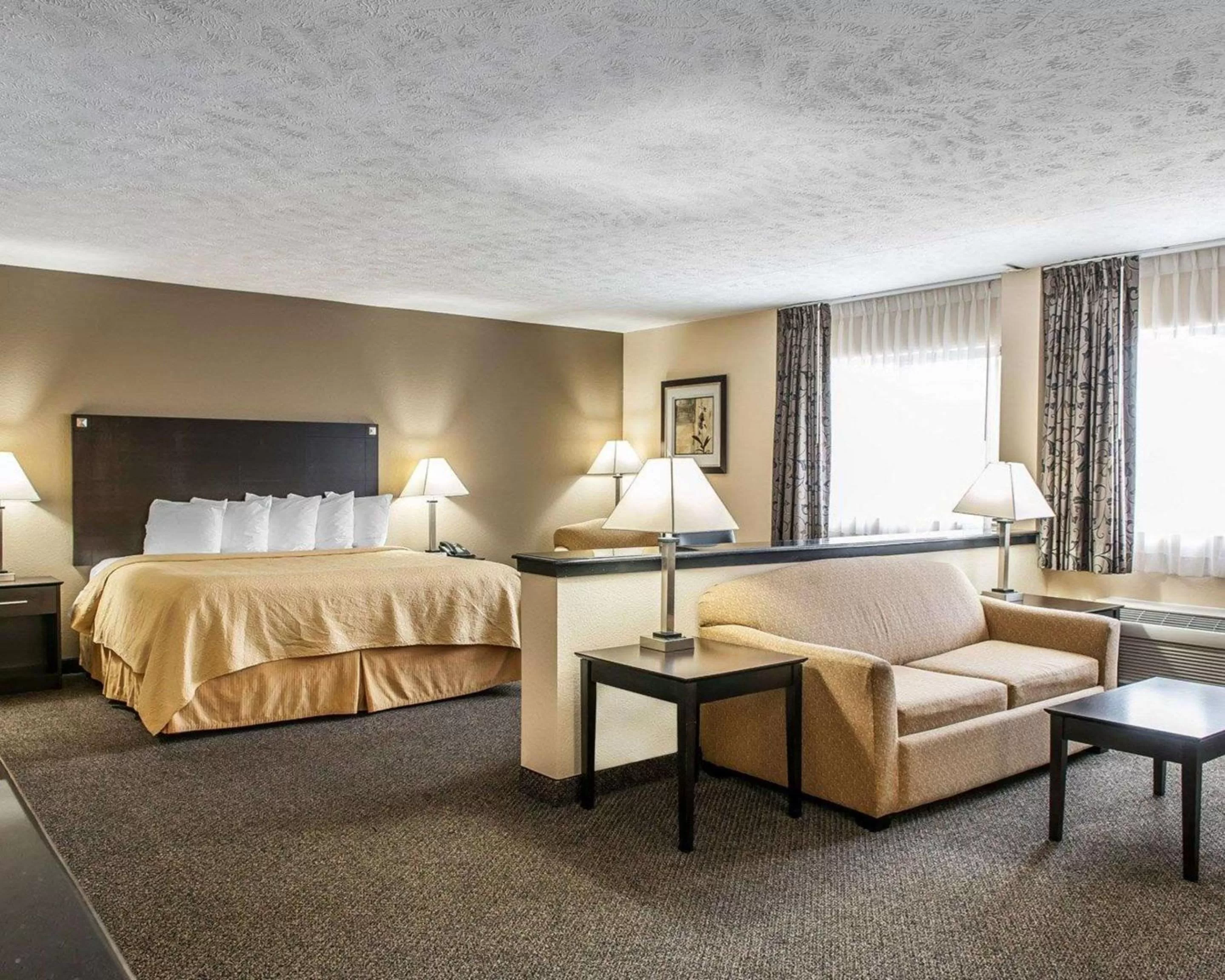 Photo of the whole room, Bed in Quality Inn & Suites Mattoon South