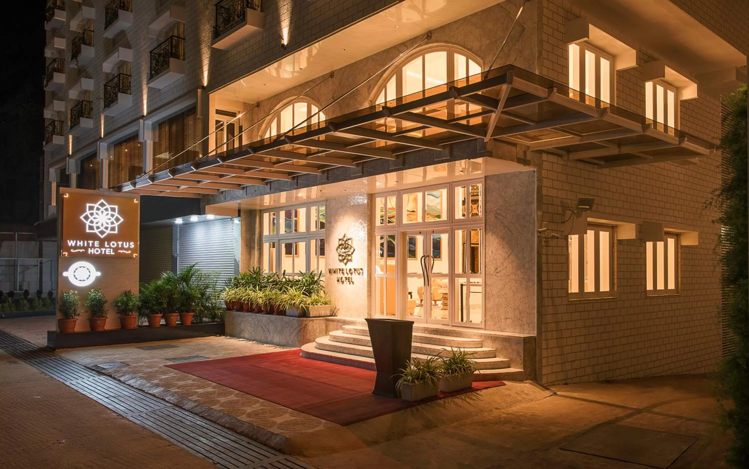 Facade/entrance in White Lotus Hotel