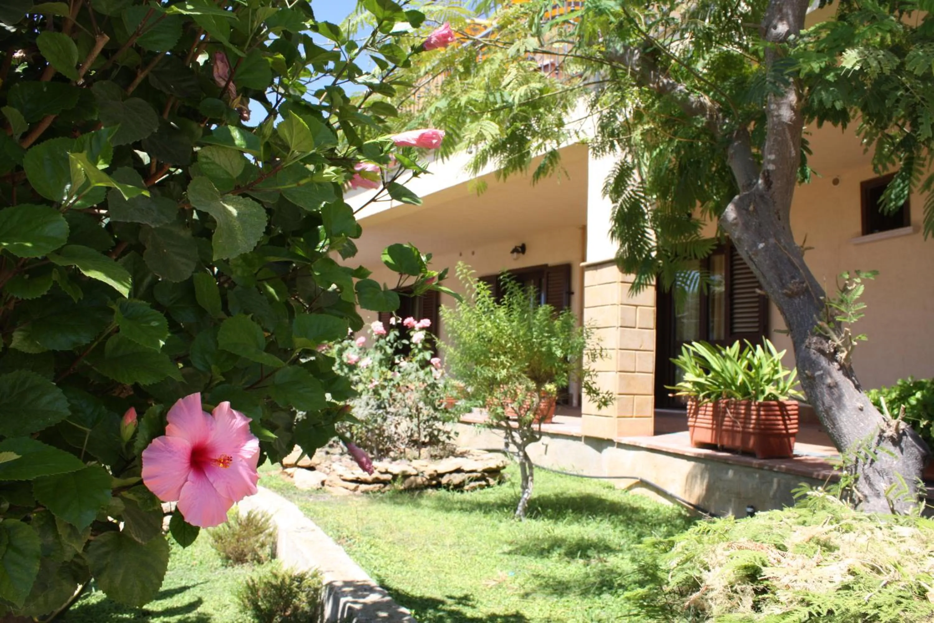 Facade/entrance in Triscinamare Hotel Residence