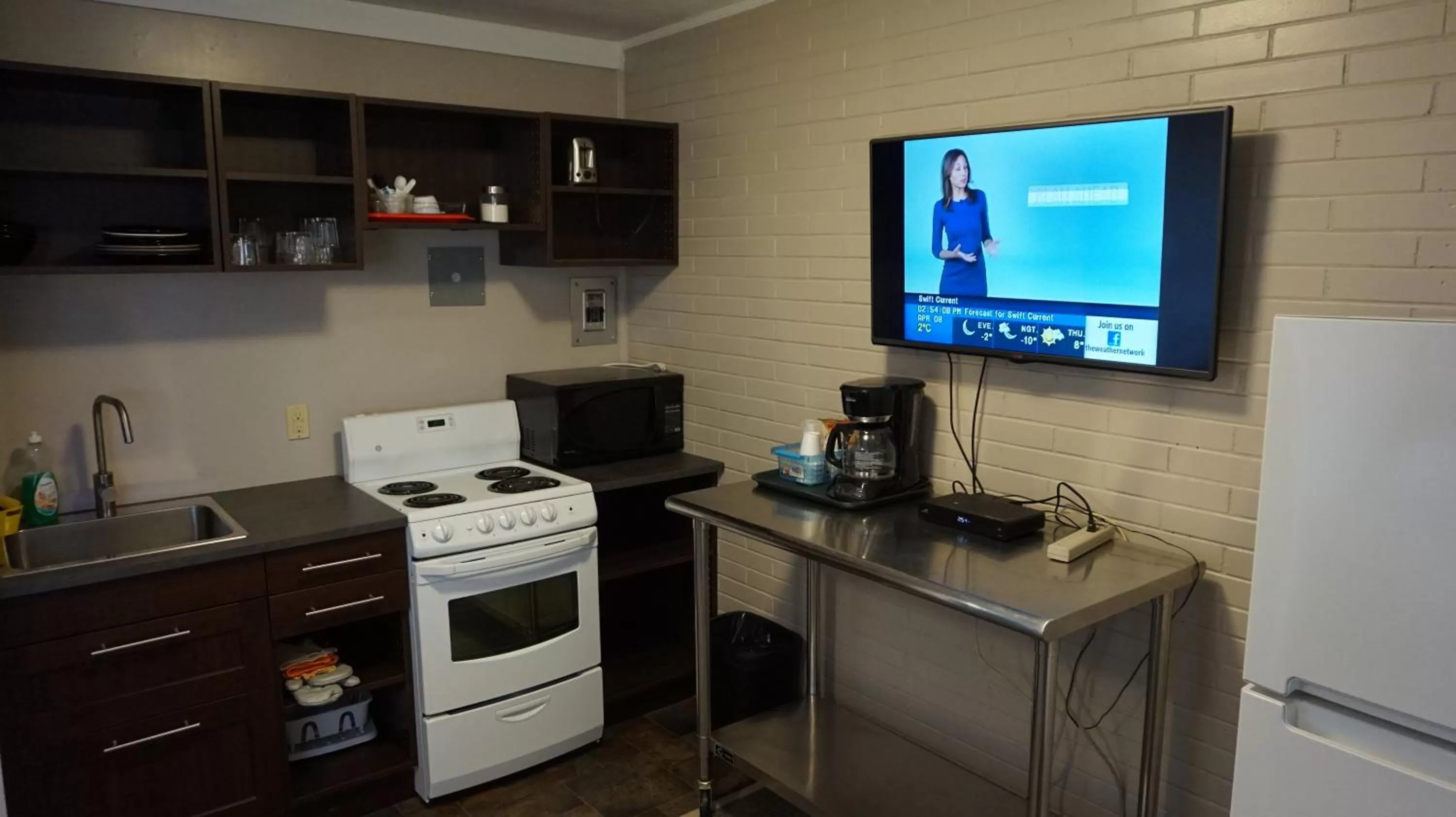 Kitchen/Kitchenette in Caravel Motel