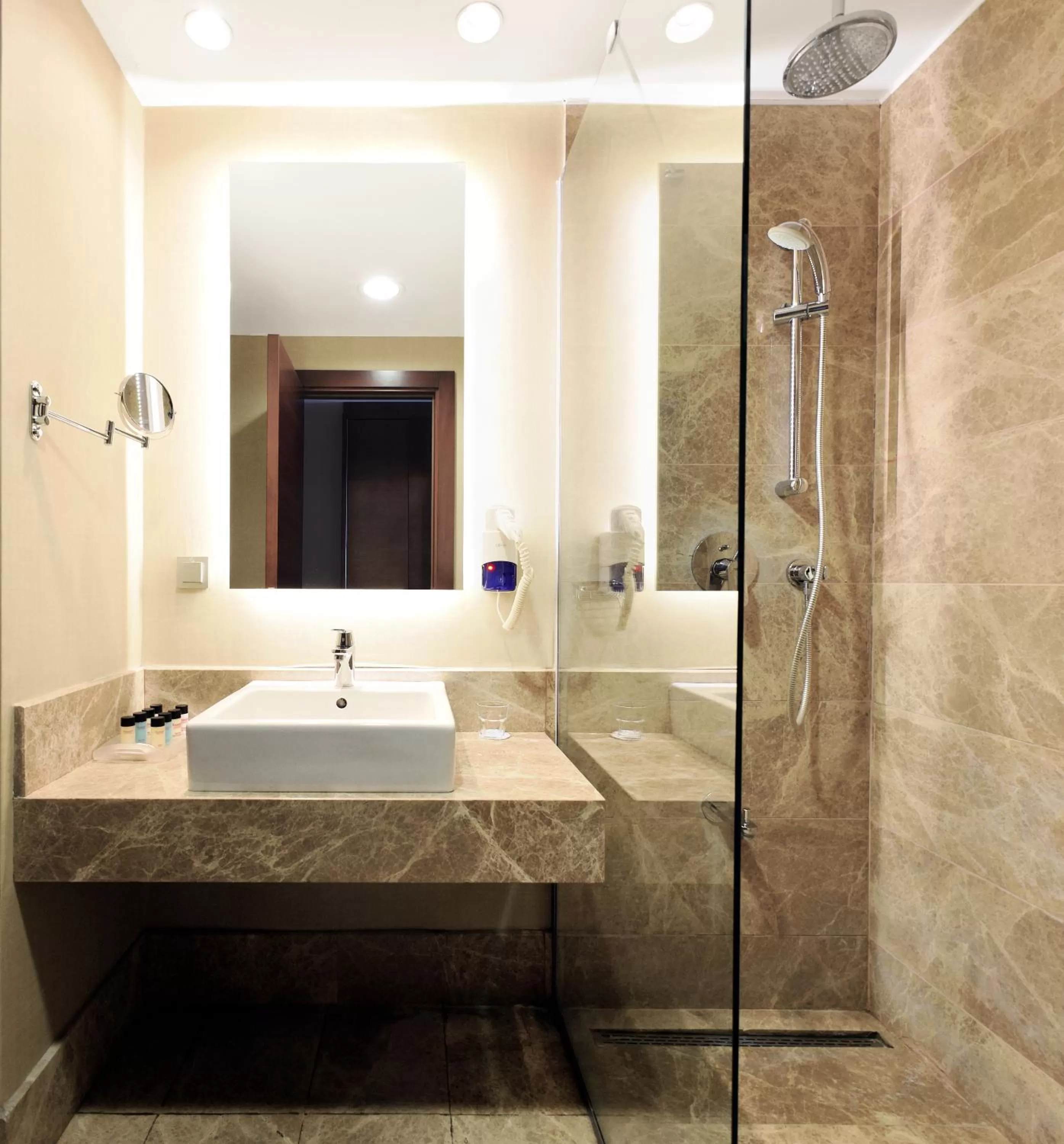 Shower in Ramada Plaza Altin Kayisi Hotel