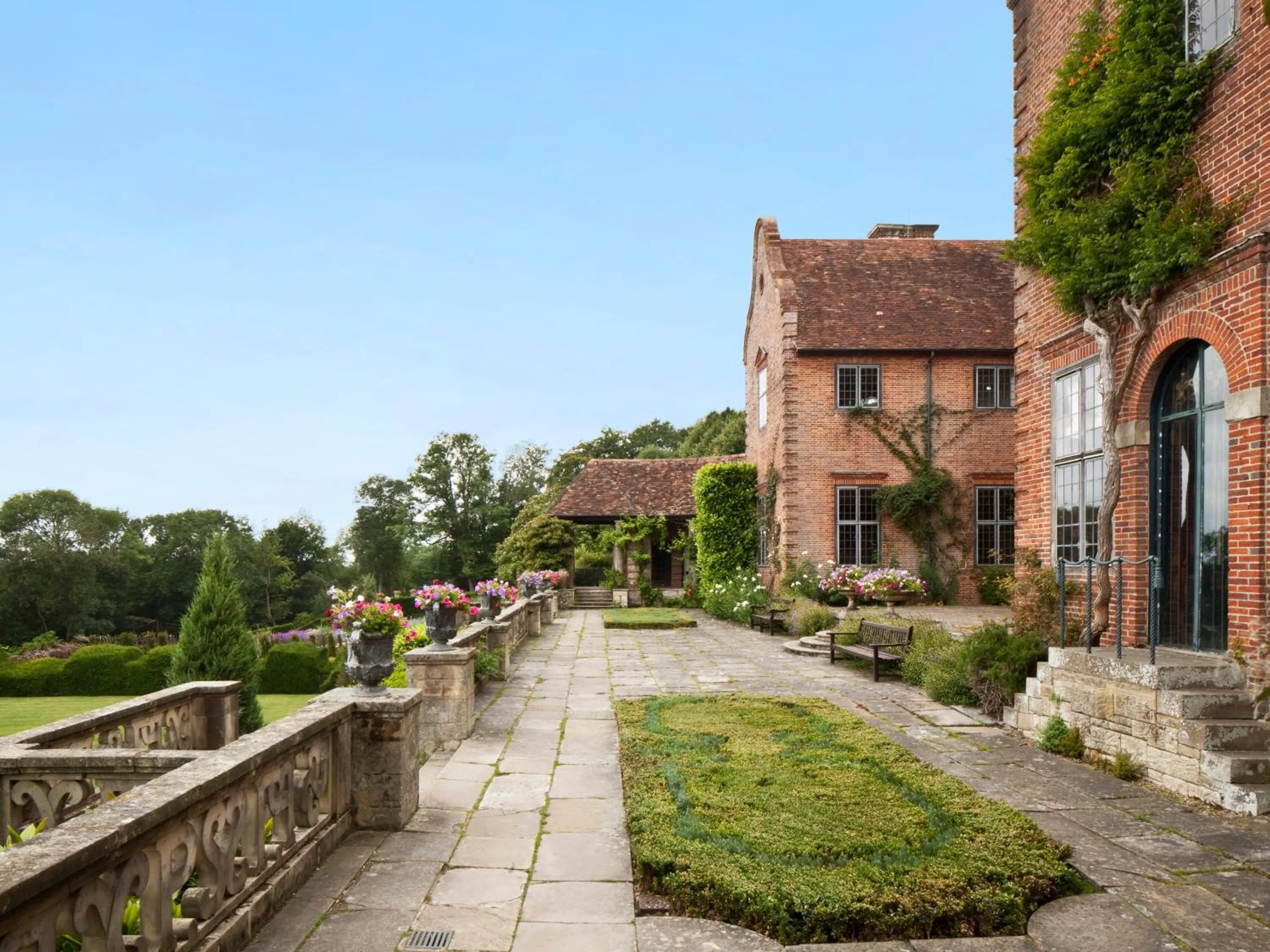 Garden in Port Lympne Mansion Hotel