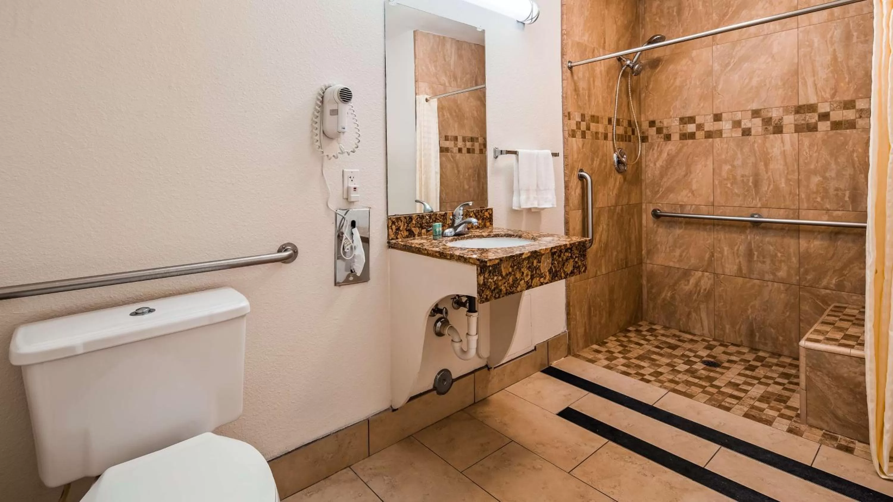 King Room with Roll-in Shower - Disability Access - Non-smoking in Best Western Heritage Inn