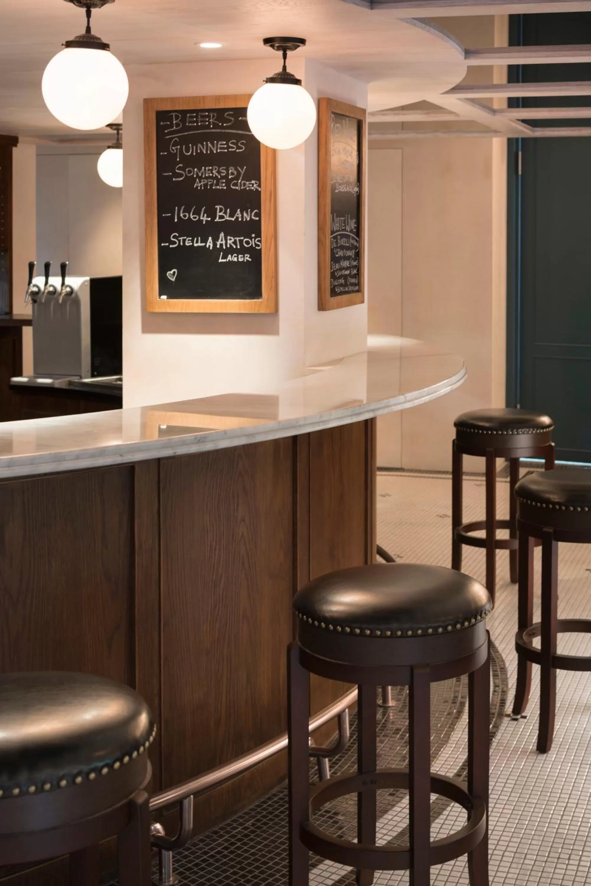 Restaurant/places to eat in Swiio Hotel Daan