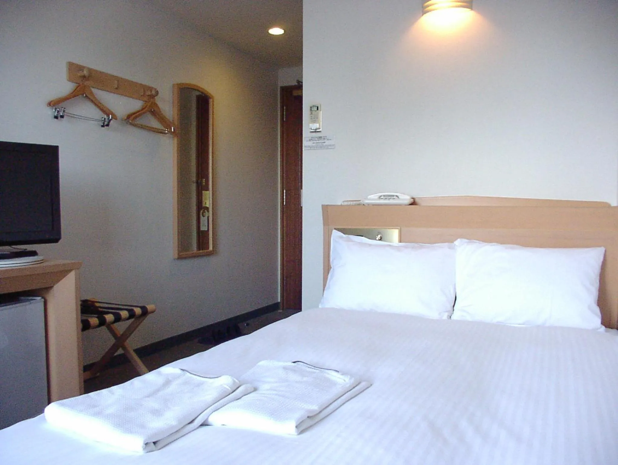 Standard Double Room with Small Double Bed - single occupancy - Main Building - Non-Smoking with 3000yen per person Meal Ticket at Local Restaurant in Hotel Azat Naha