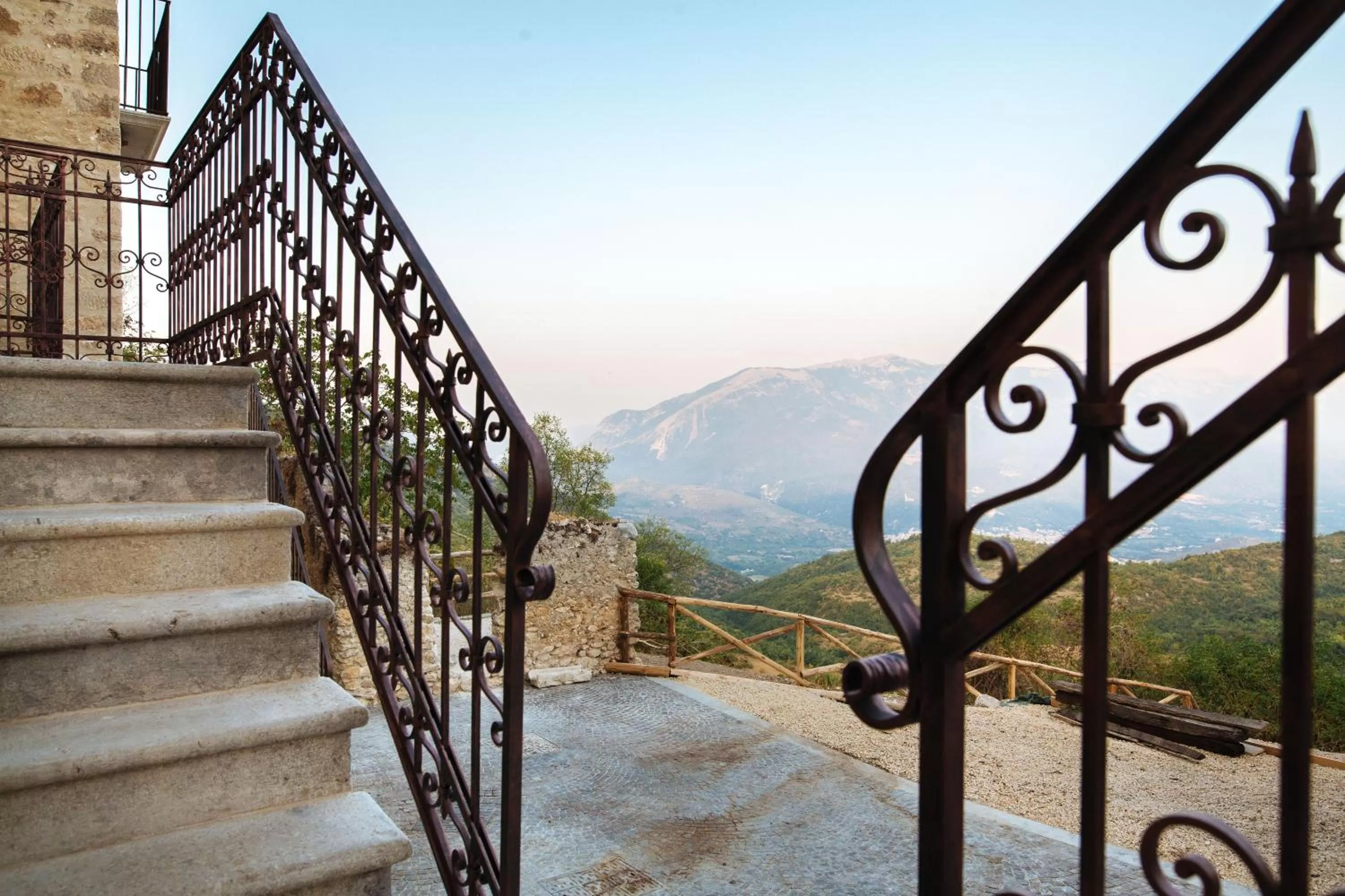 Facade/entrance in Charme in Perillis