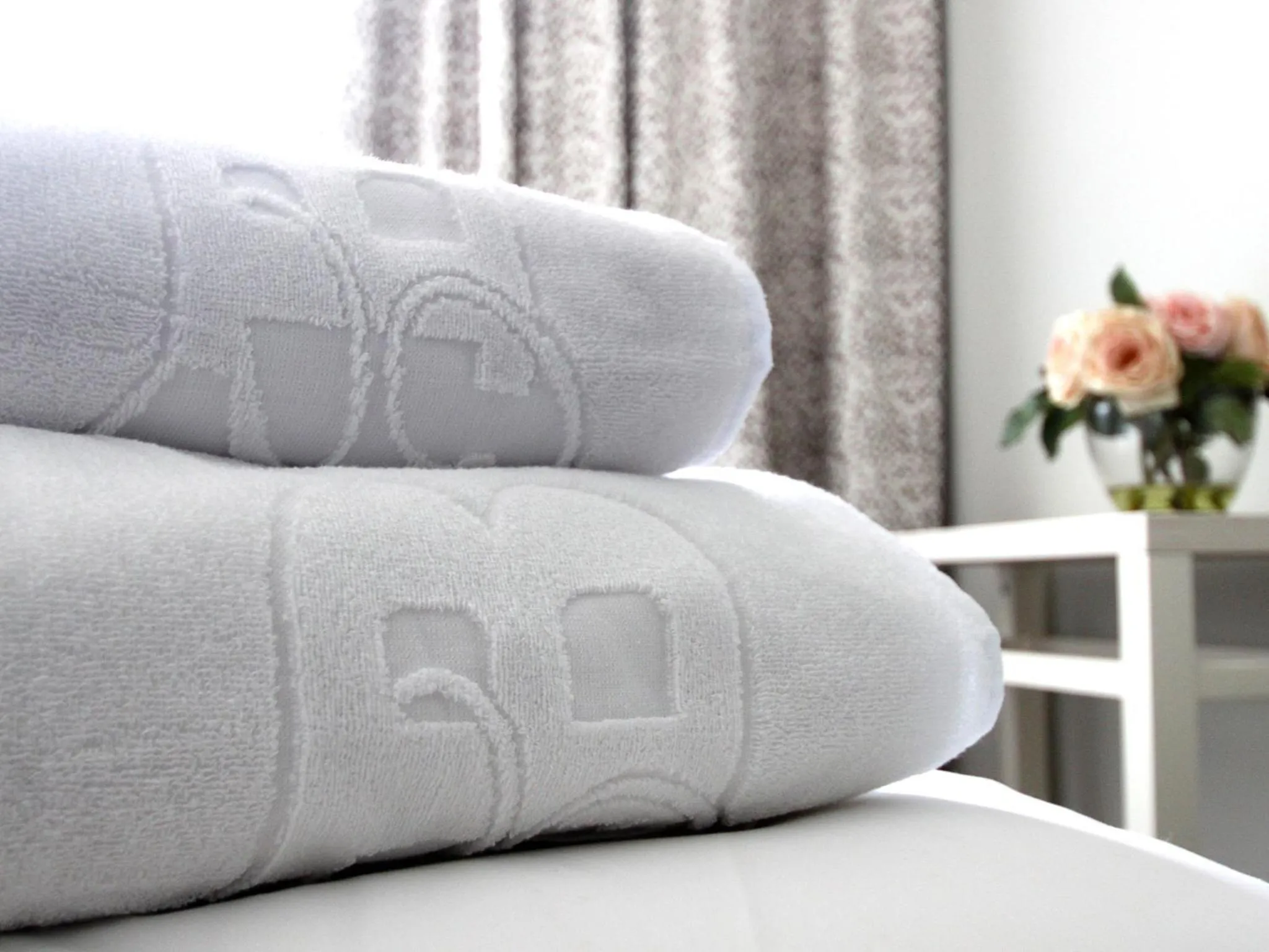 Decorative detail, Bed in Hôtel CASABELLA Cannes Mouans Sartoux