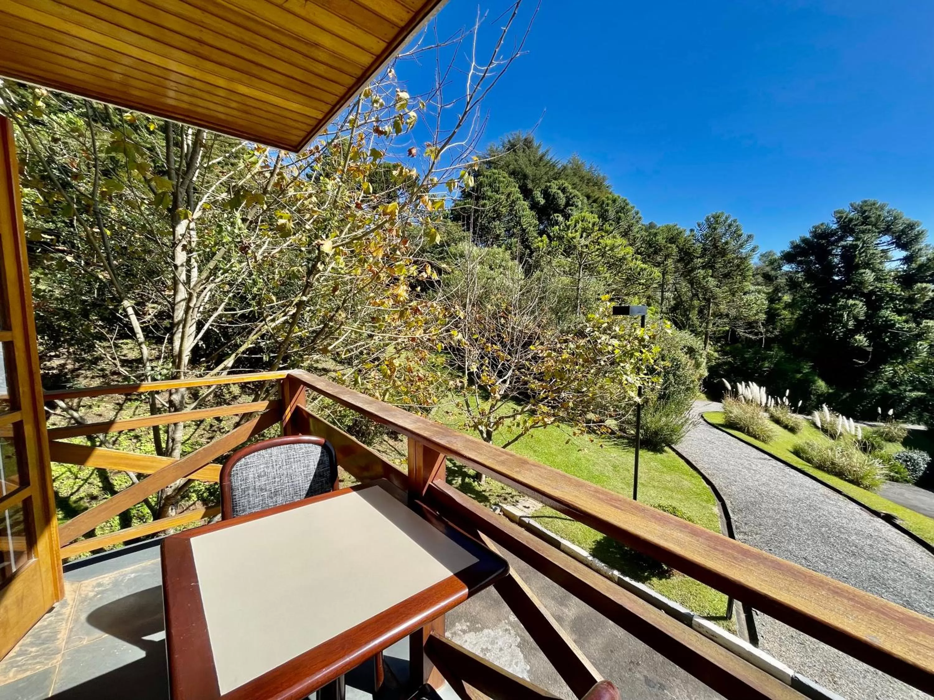 Patio, Balcony/Terrace in MineirINN l Piscina Aquecida e Hidro na Montanha